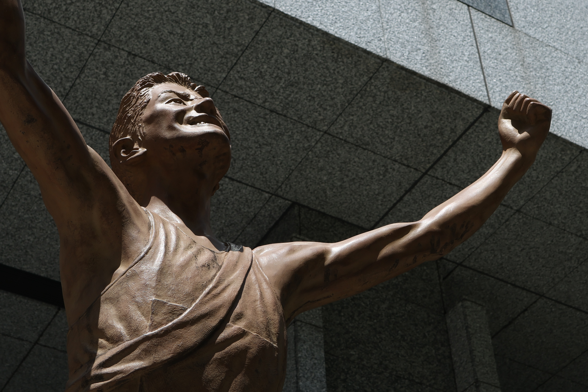 望遠端（1.4倍クロップ、71mm相当）