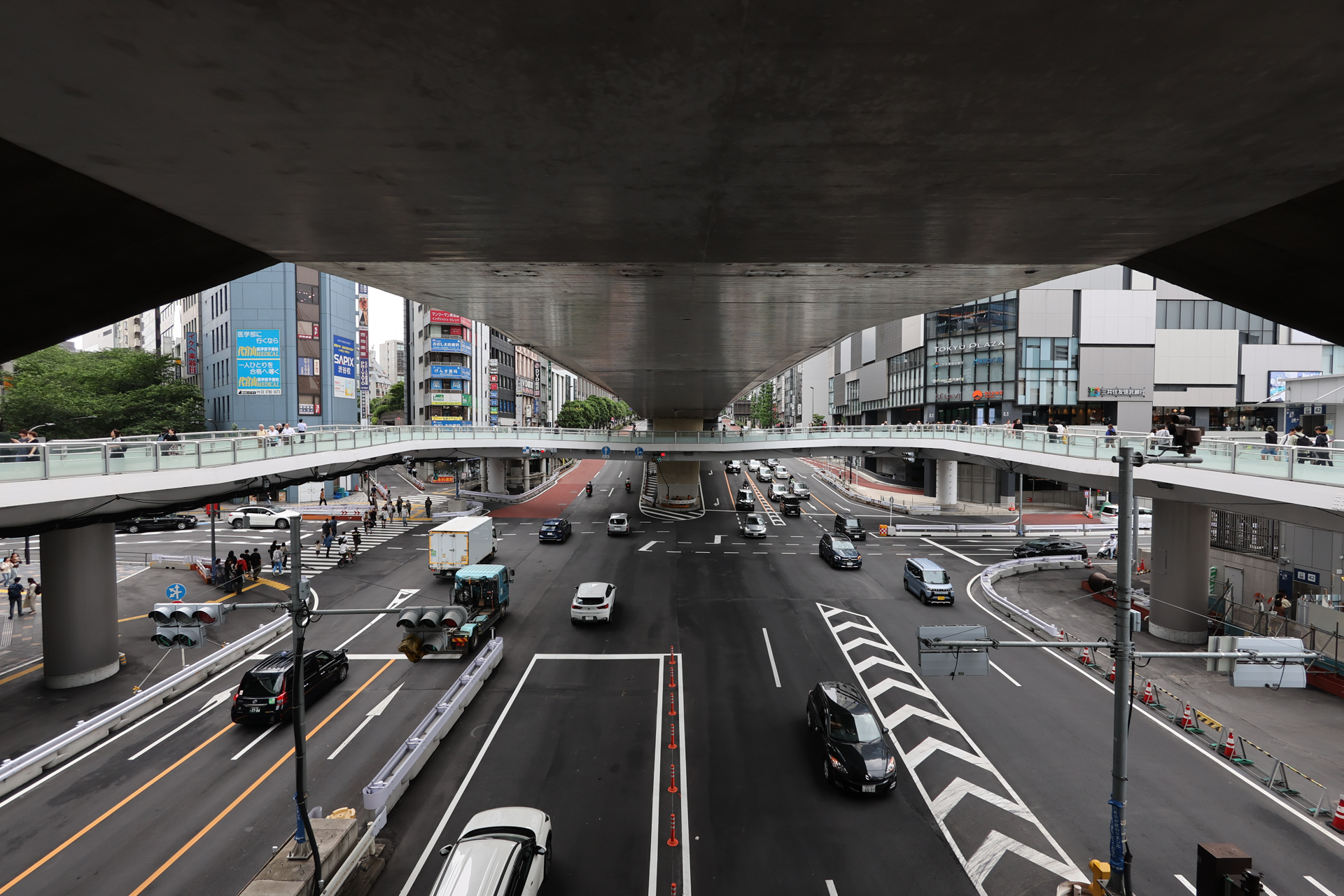 キヤノン PowerShot V1／8.2mm／絞り優先AE（1/250秒、F4.0、−0.7EV）／ISO 100