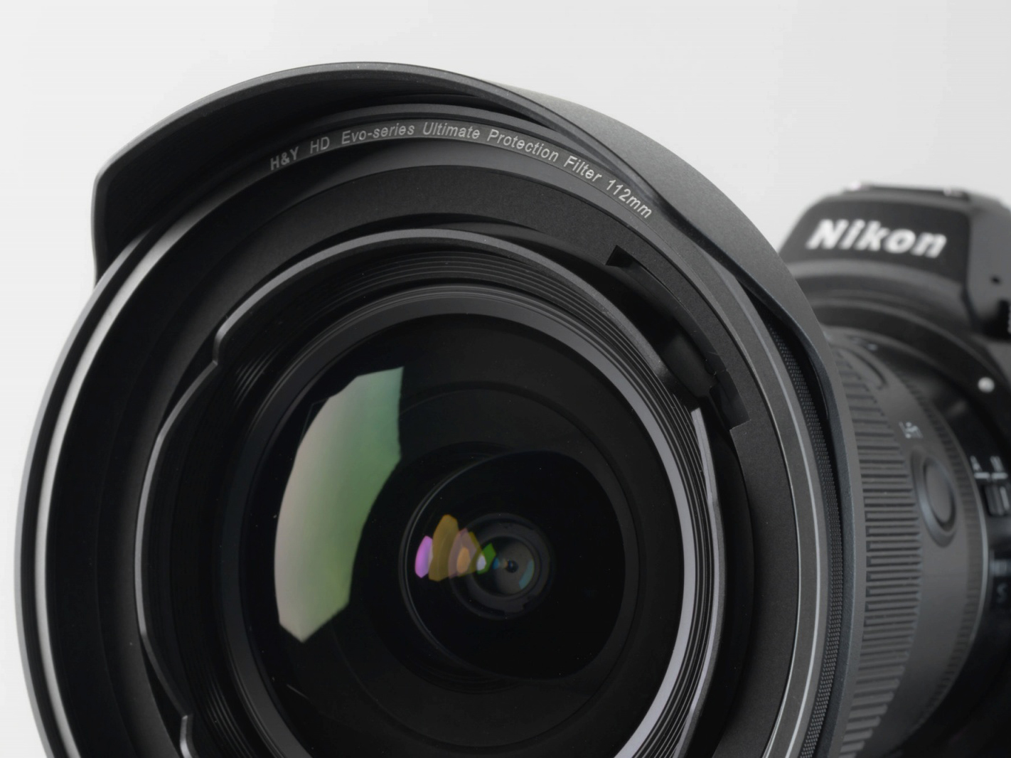 112mm径はレンズフードを装着した「NIKKOR Z 14-24mm f/2.8 S」でも使用できる