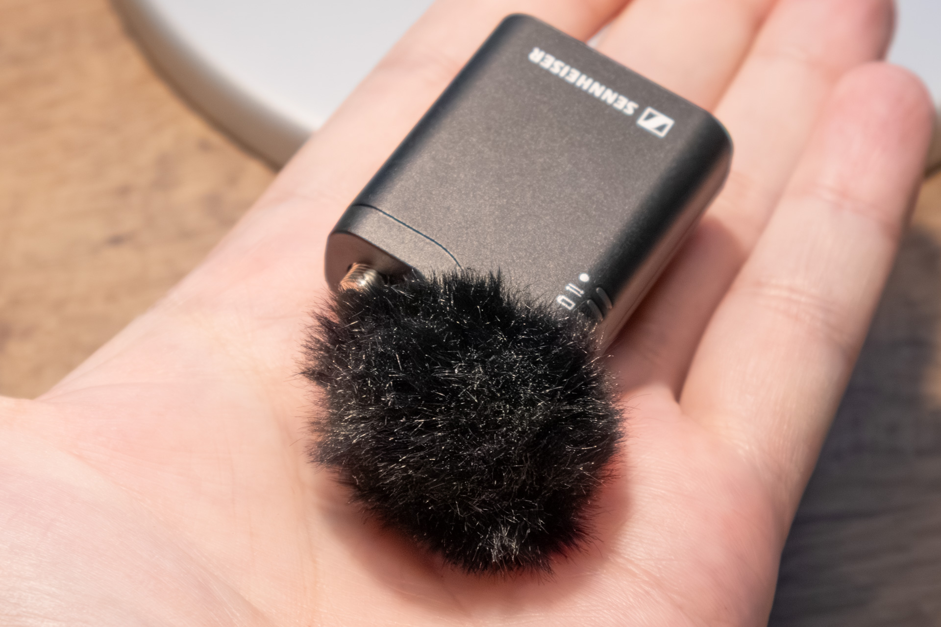 同梱の風防を装着したところ