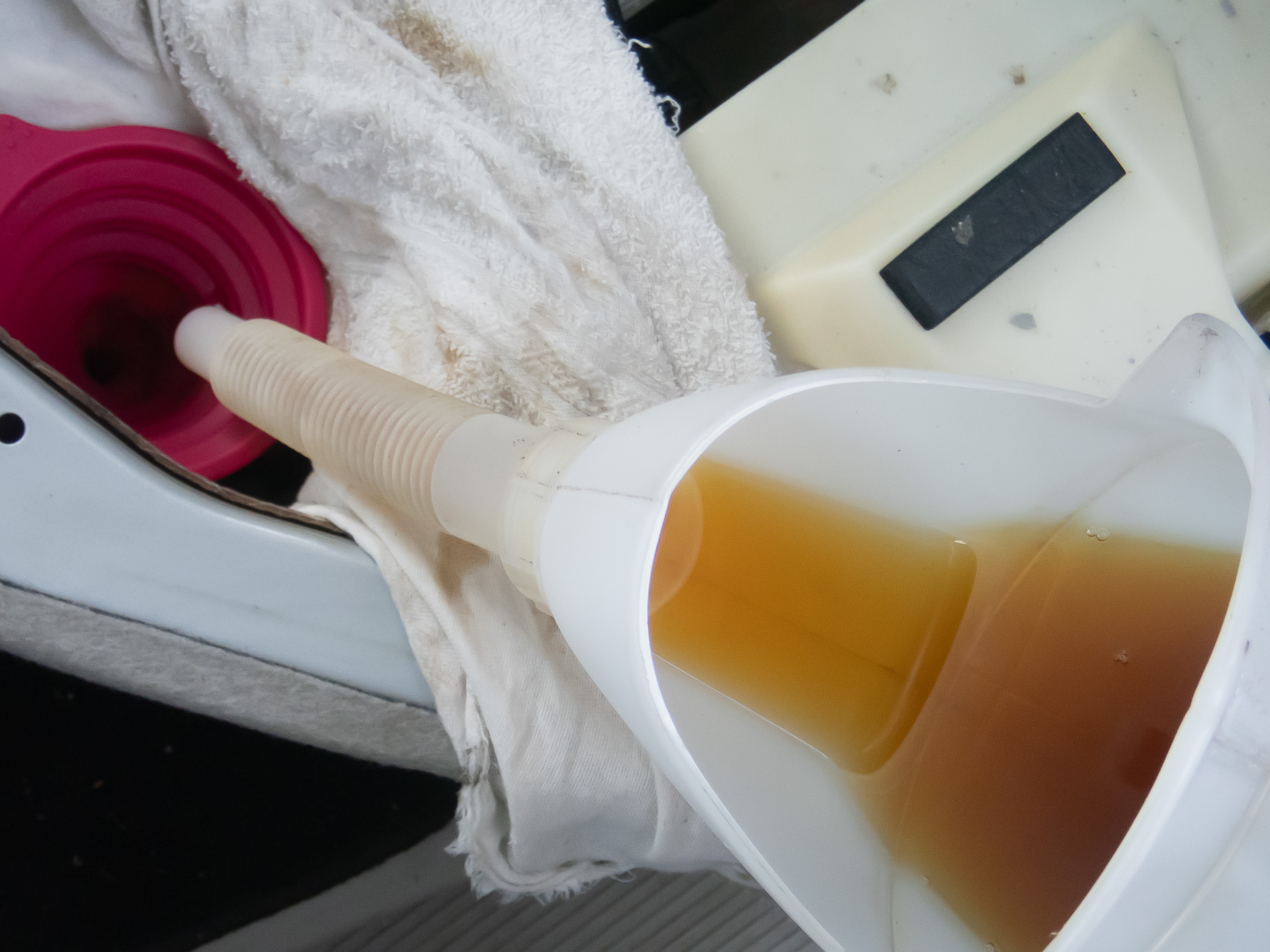 新しいオイルを入れる