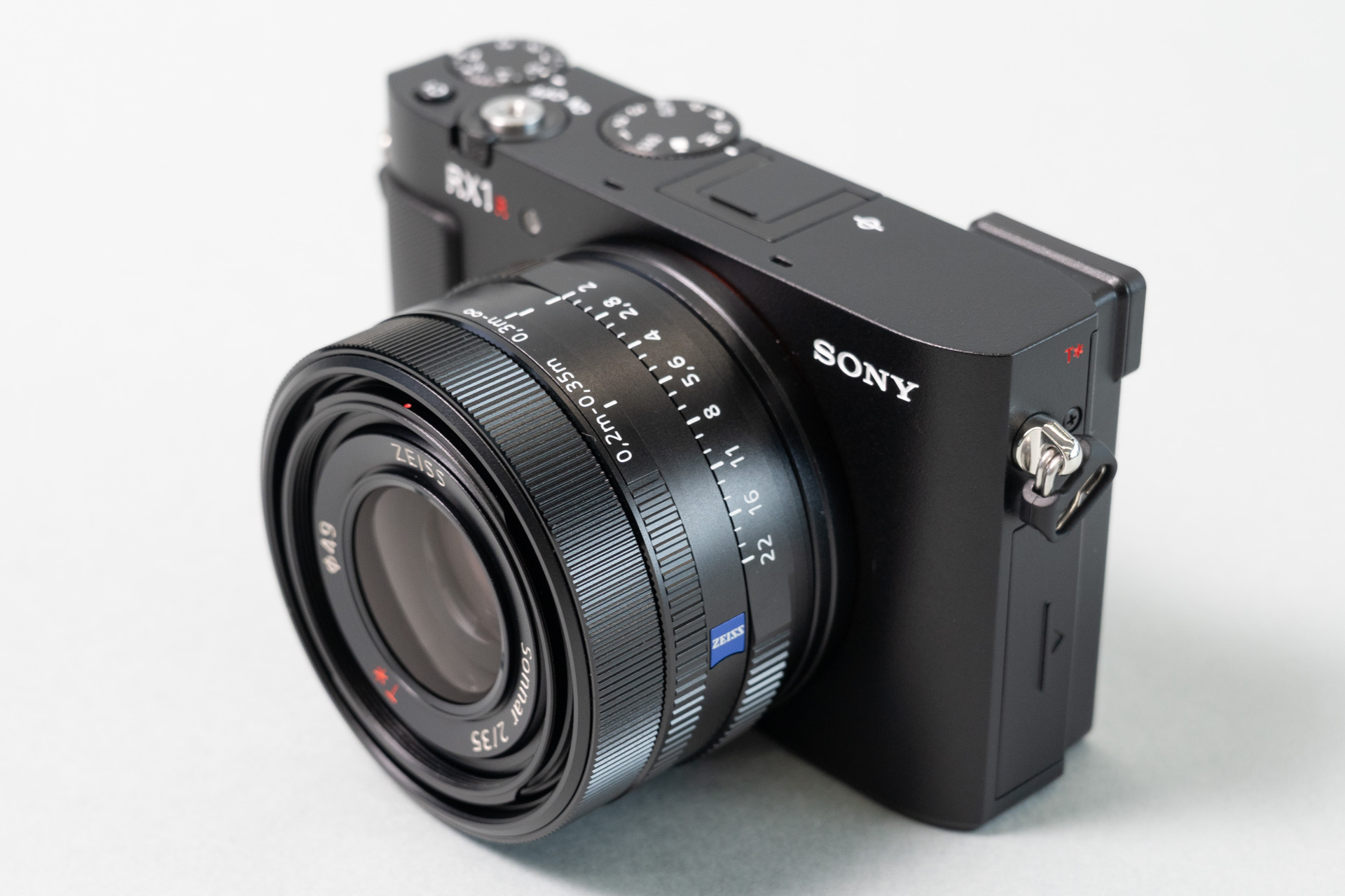 マクロ切り替えのリングも引き継いだ。20cmまで寄れる