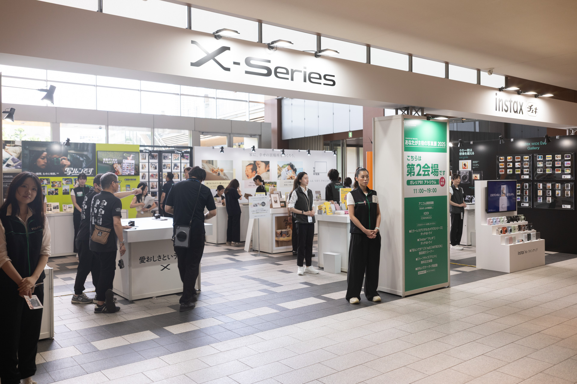 カメラやプリントサービスの体験コーナー