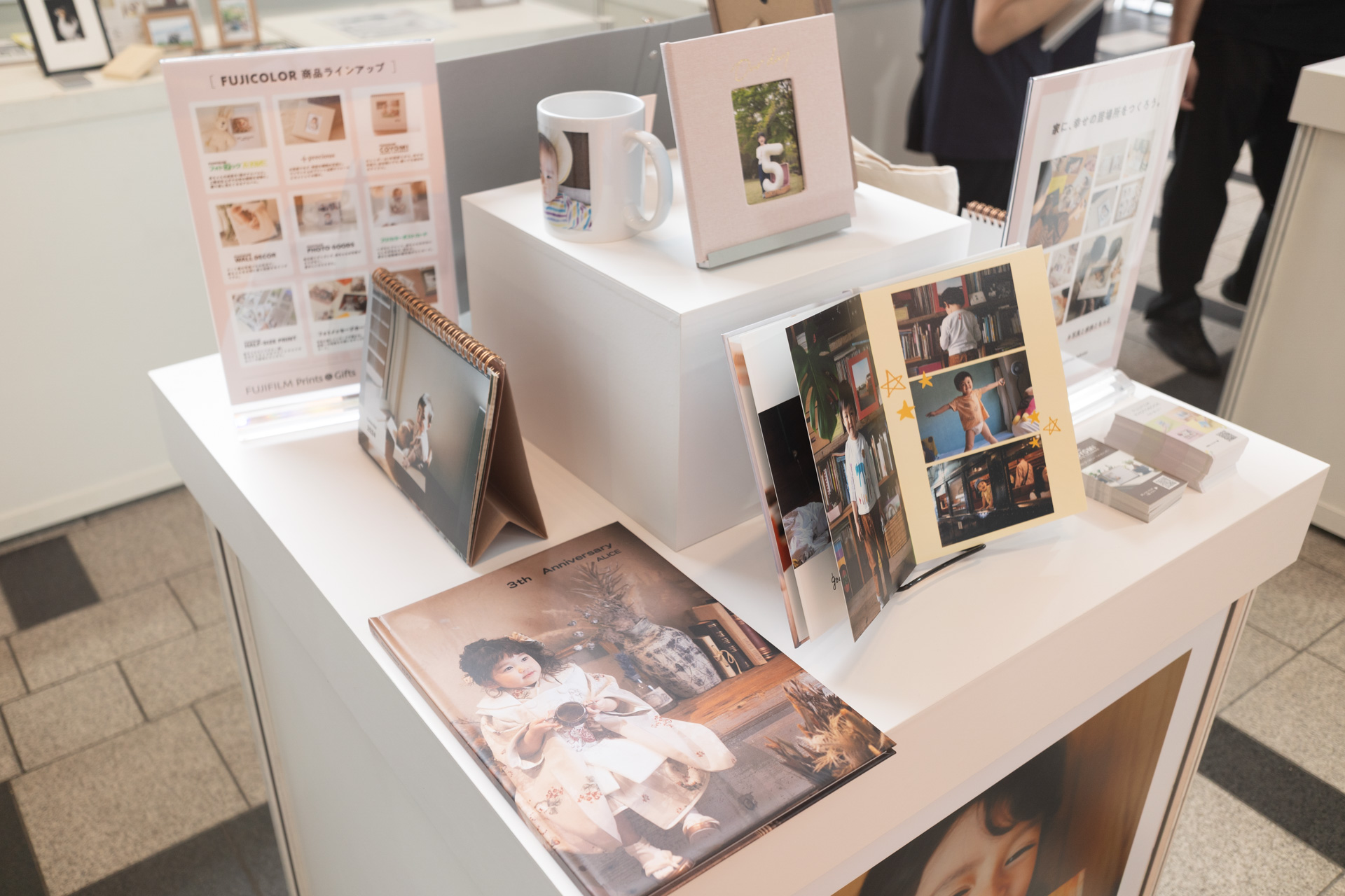 写真で作るグッズも並んでいた