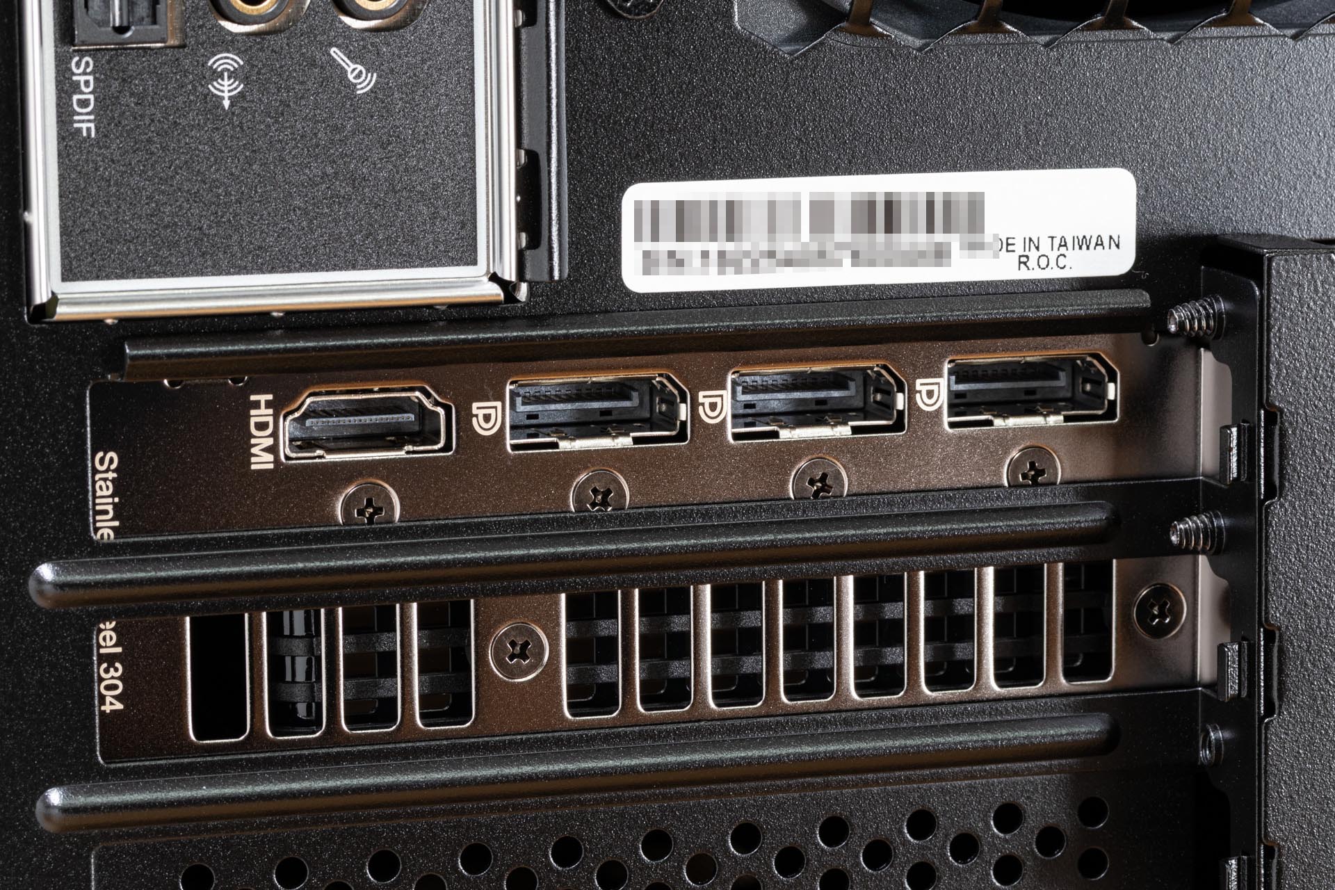 グラフィックボードの出力はDisplayPort×3、HDMI×1。いずれも8K対応となる