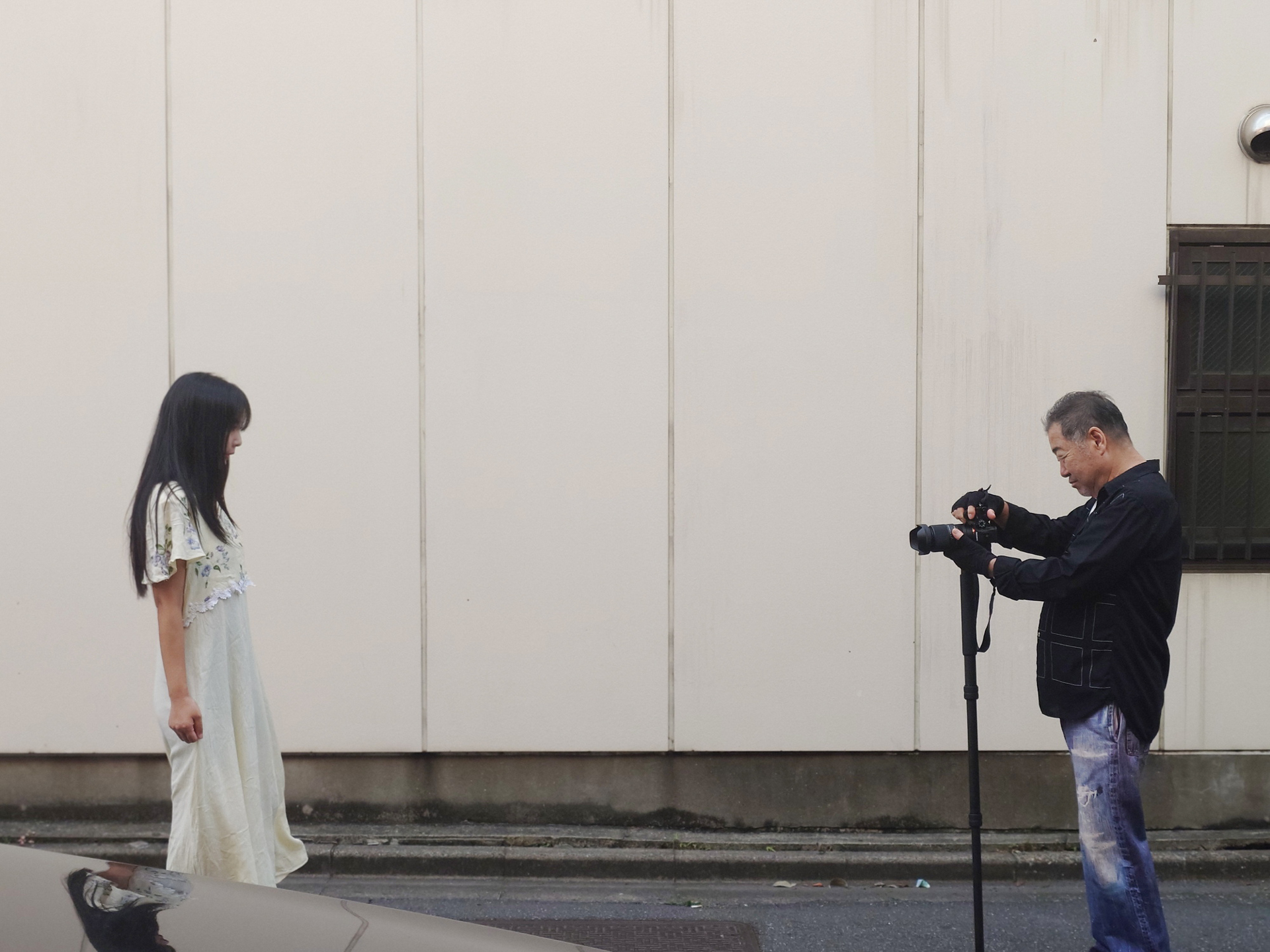 道路上では素早く、三脚ではなく一脚でコンパクトに