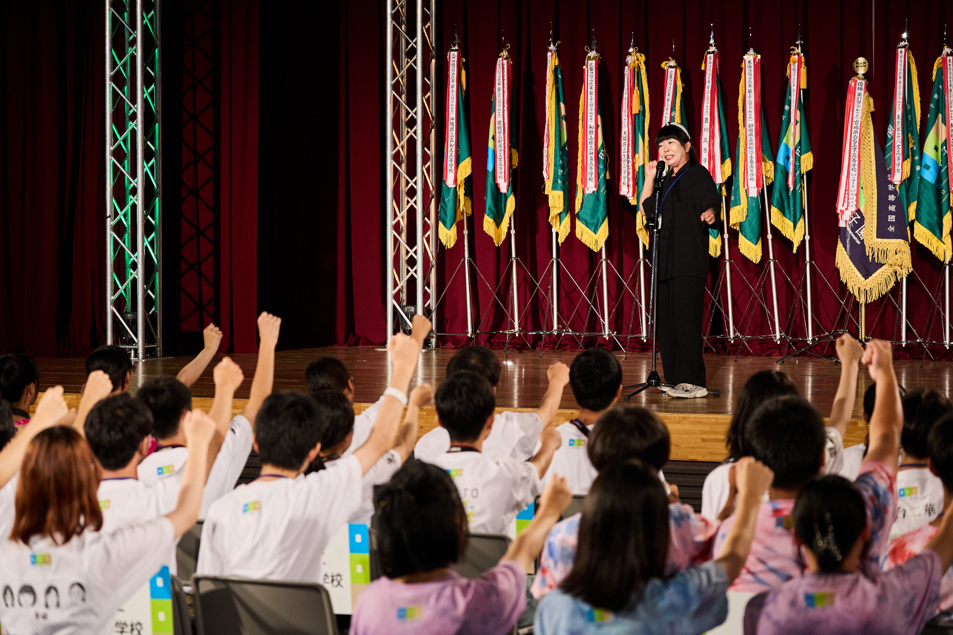 壇上は代表審査委員の野村恵子氏（撮影：大籏英武）