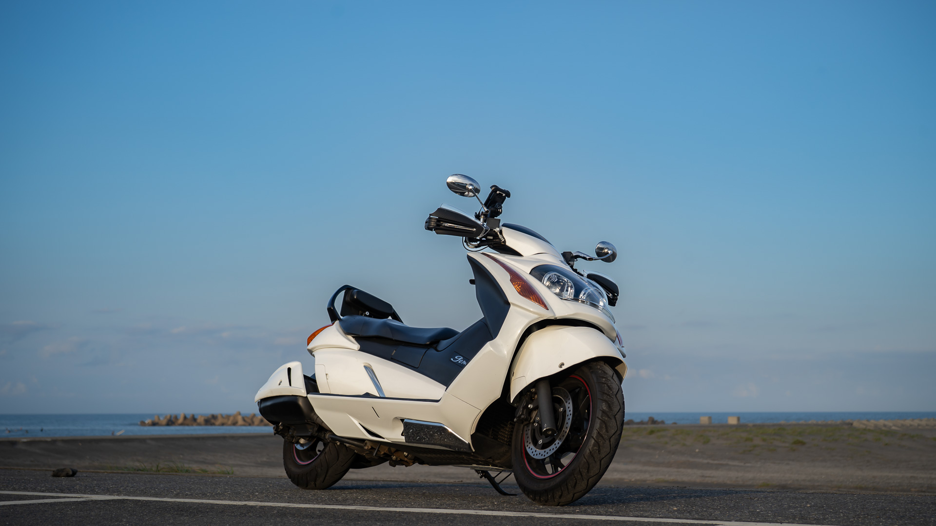 アシンメトリックなフロントマスクで個性的なデザインは好みが分かれた