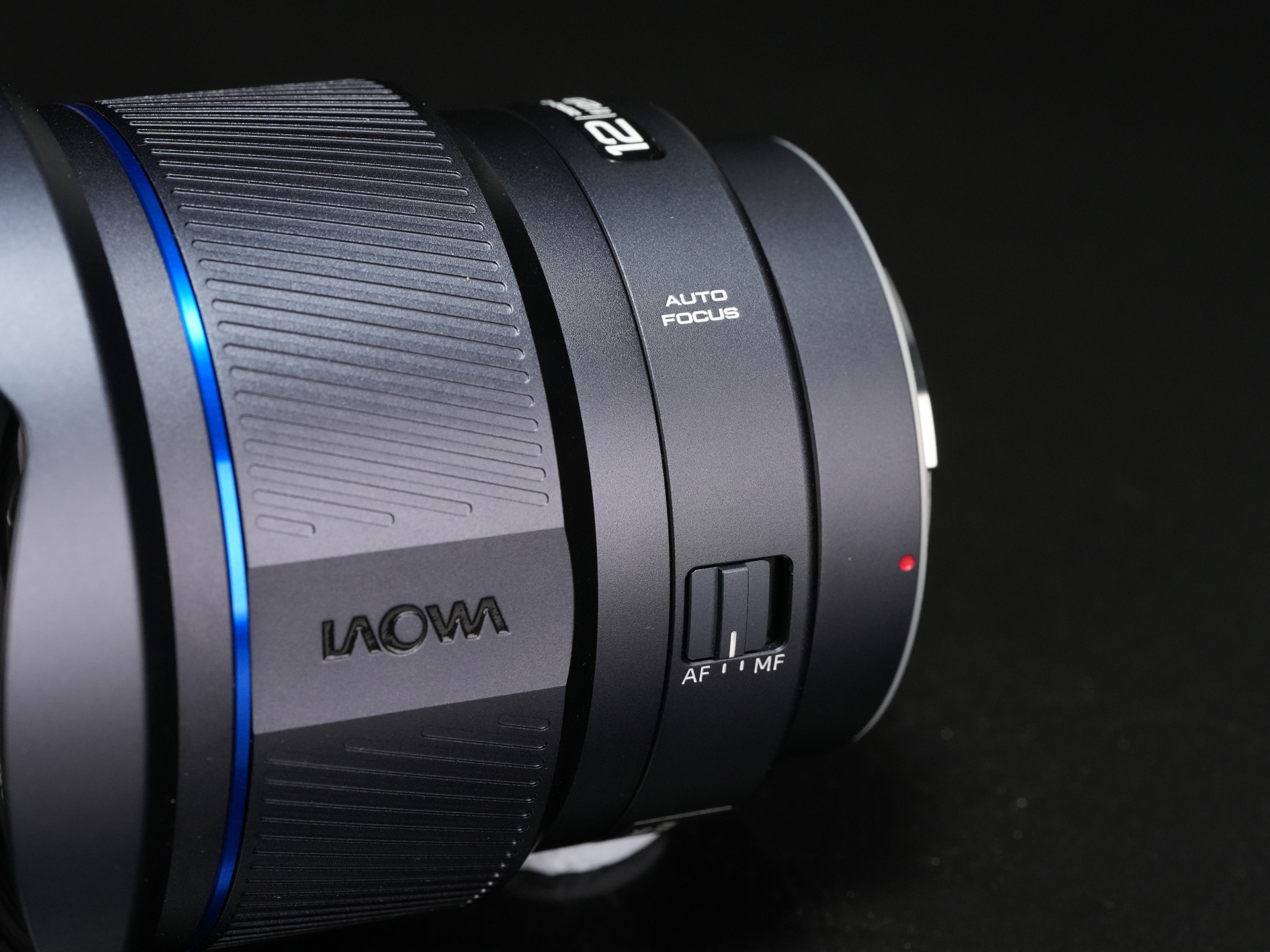 AF機構を搭載（ソニーEマウントとニコンZマウント）