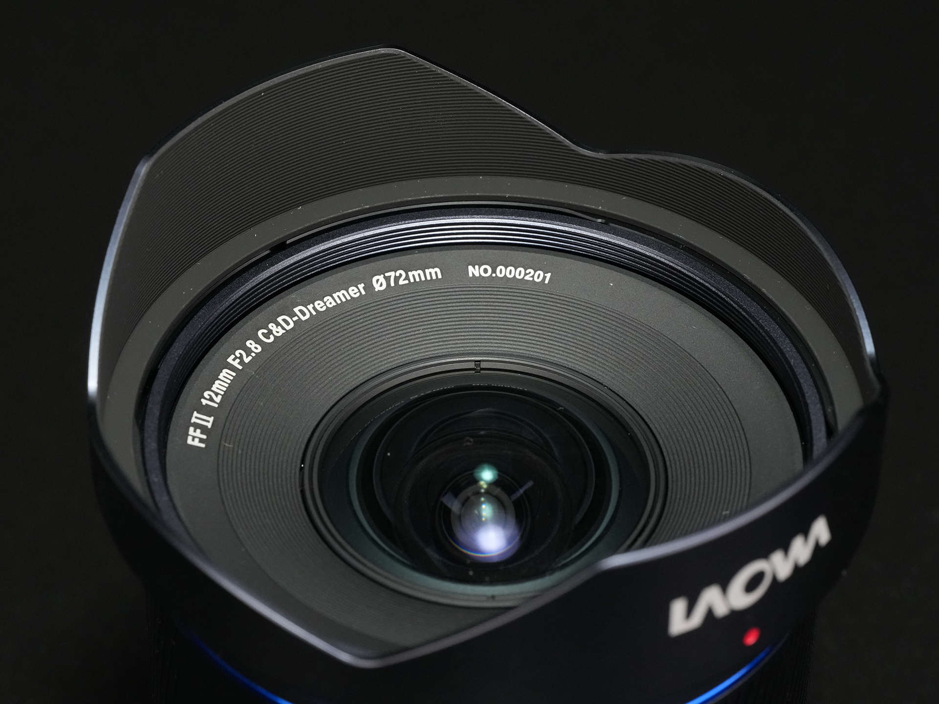 72mm径のフィルタースレッドを新設