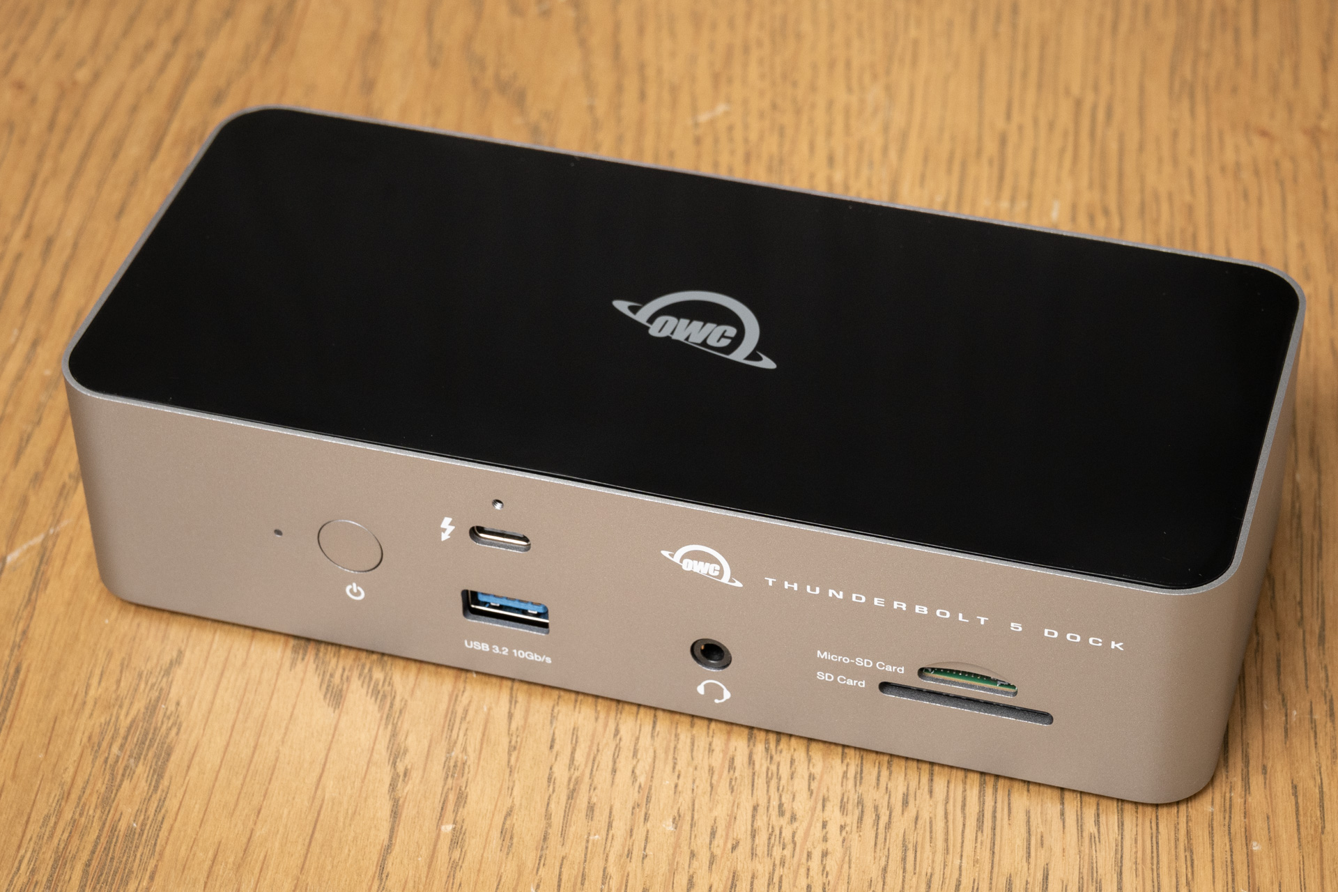 外形寸法は7.8×17.8×4.2cm、重量は530g