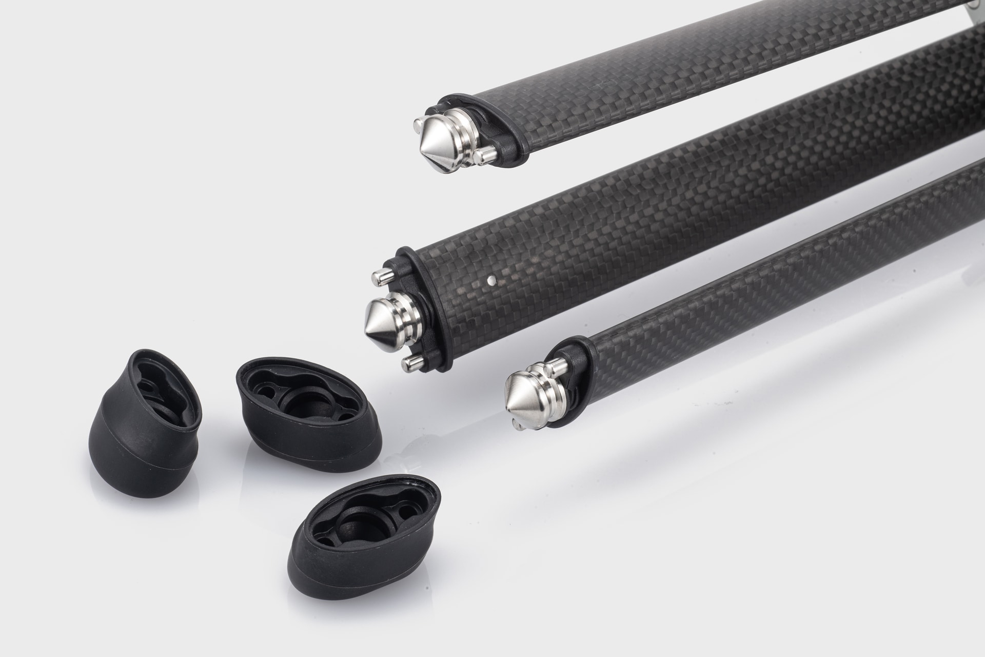 ゴム製の石突がキャップになっていて、取り外すとスパイク石突が出てくる。付け替える必要がないので、シーンに合わせて変更しやすい