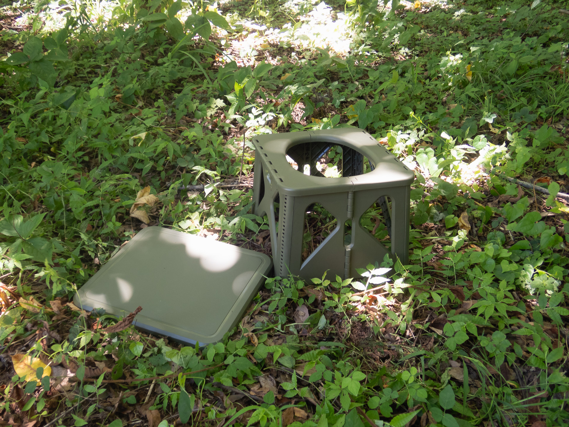 未使用時は付属の蓋を被せれば、椅子・踏み台として使える