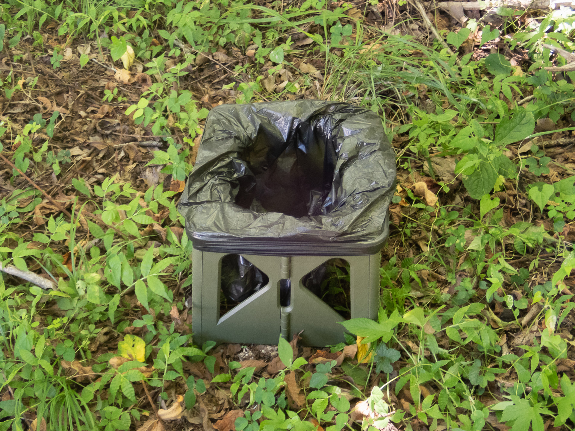 付属の黒いビニール袋を被せて使用する