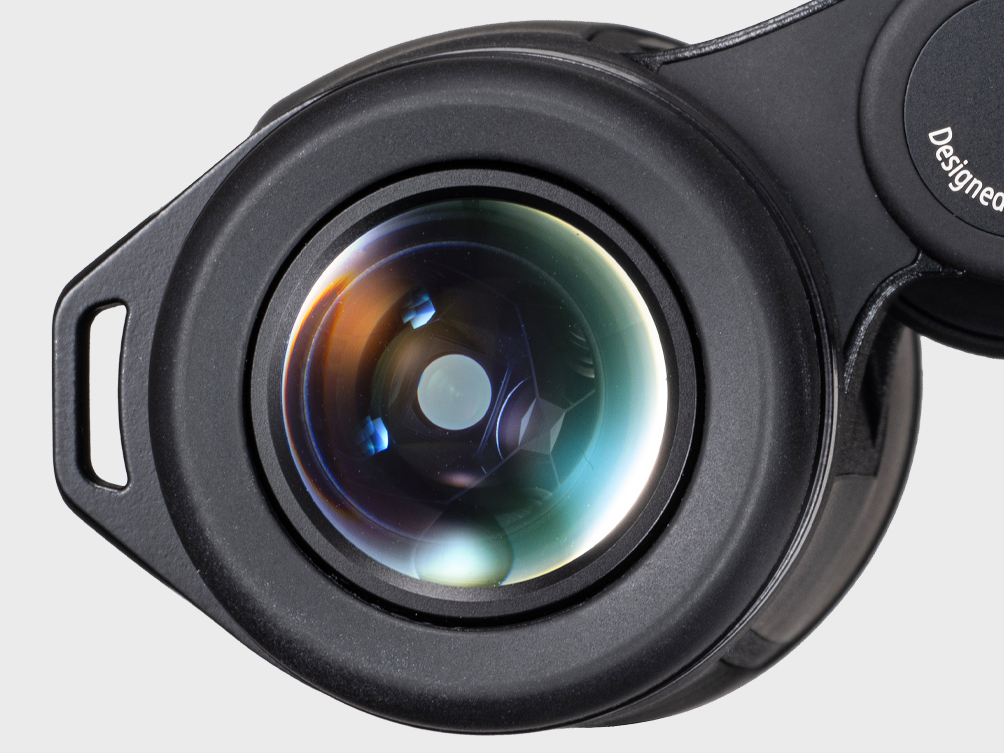 UHD（Ultra-High Definition）コンセプトの高性能光学系は、高い光透過率による明るさと高い解像力、そして優れた色再現性を実現。30mmと40mmモデルは1.5m、50mmモデルは1.8mという驚異的な最短合焦距離も魅力