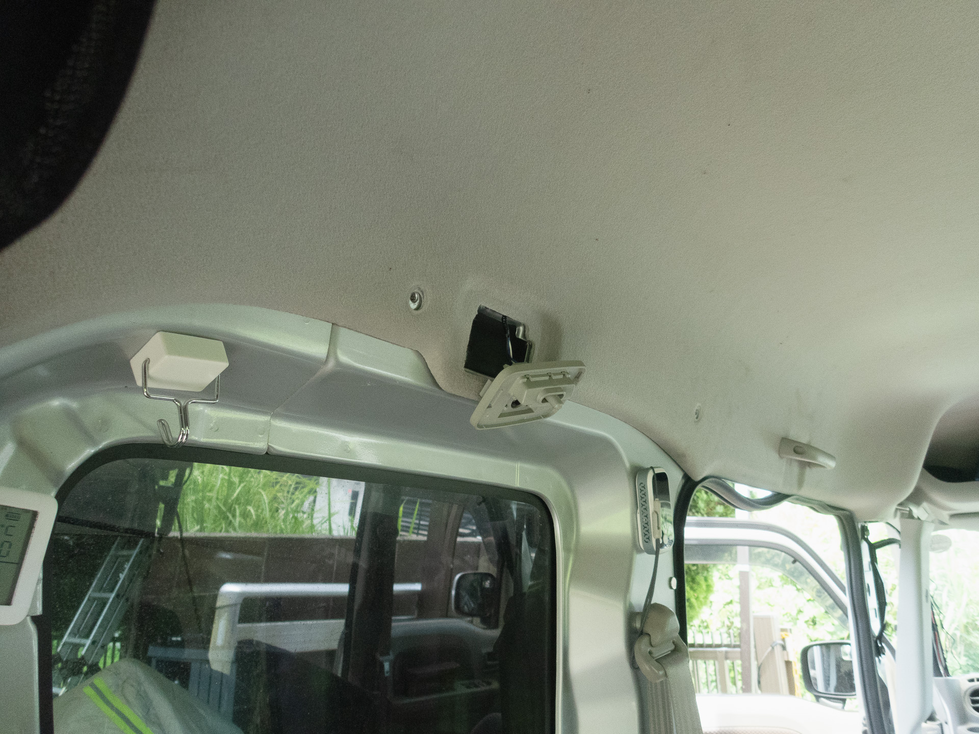 ルームランプ他、クリップ、Bピラーカバーも外す必要がある