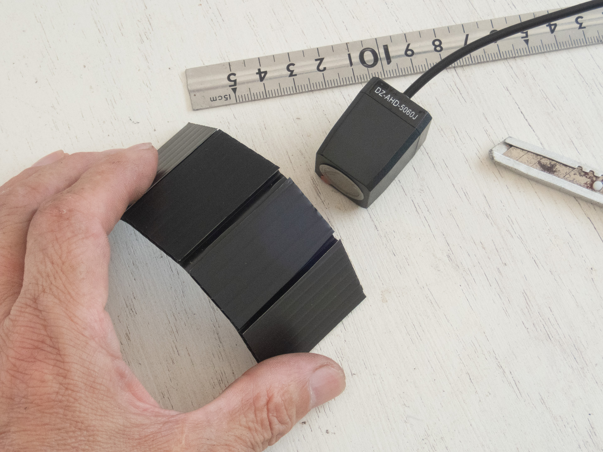 現物合わせで切れ込みを入れただけのカバーを作った