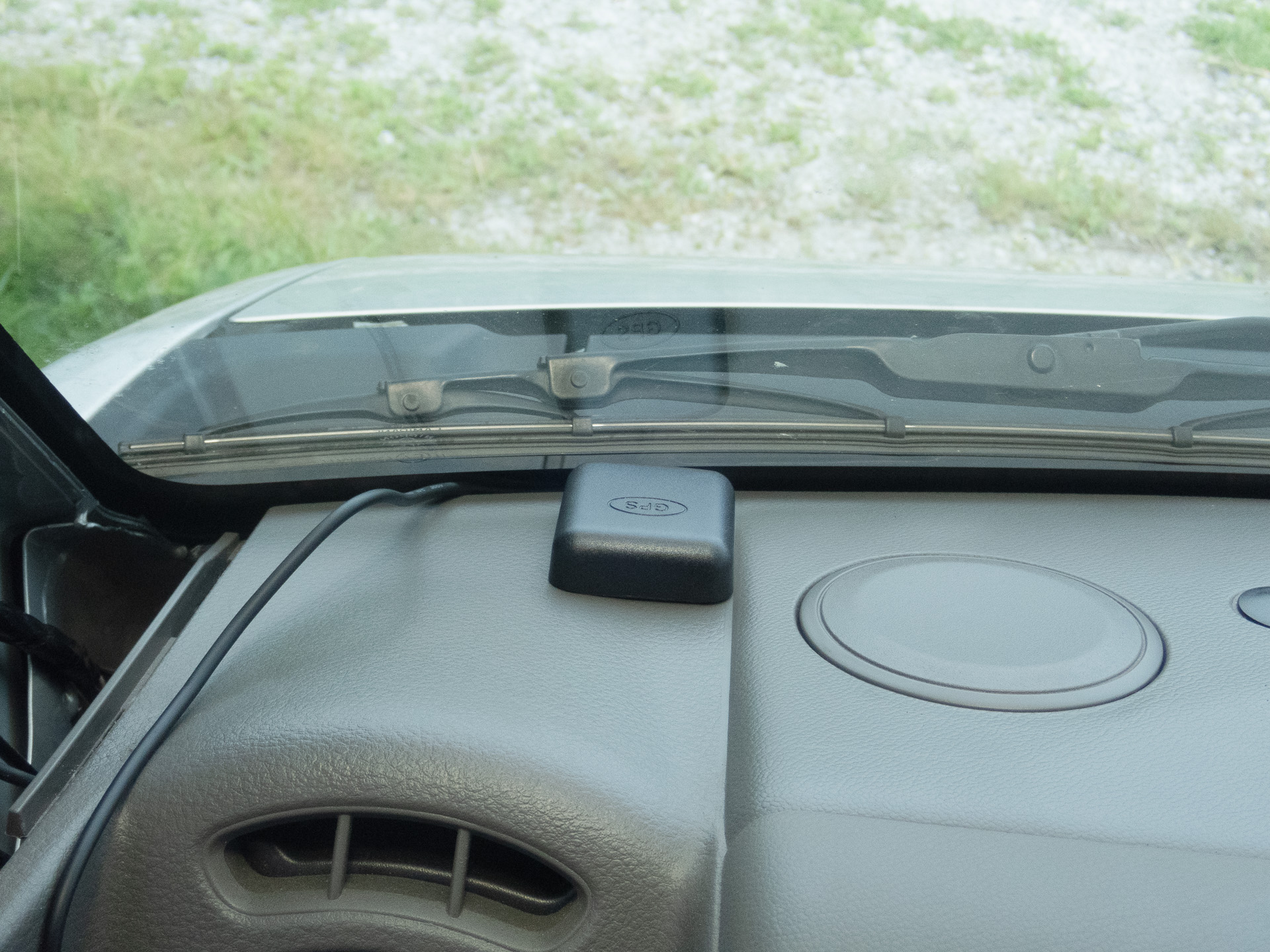 蛇足　GPSアンテナはダッシュボードに設置した