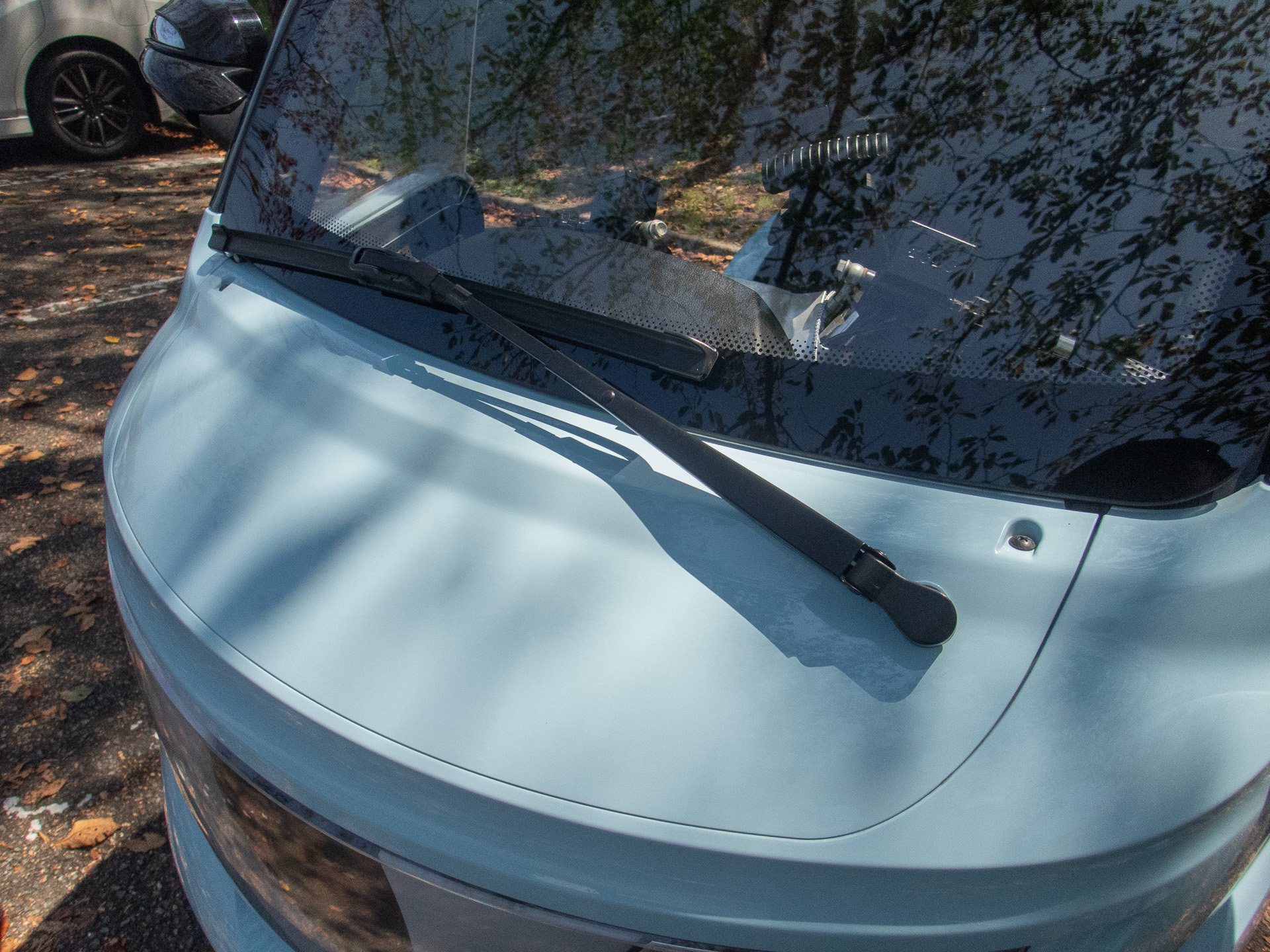 ワイパーの速度は２速。バイクからすると垂涎の装備