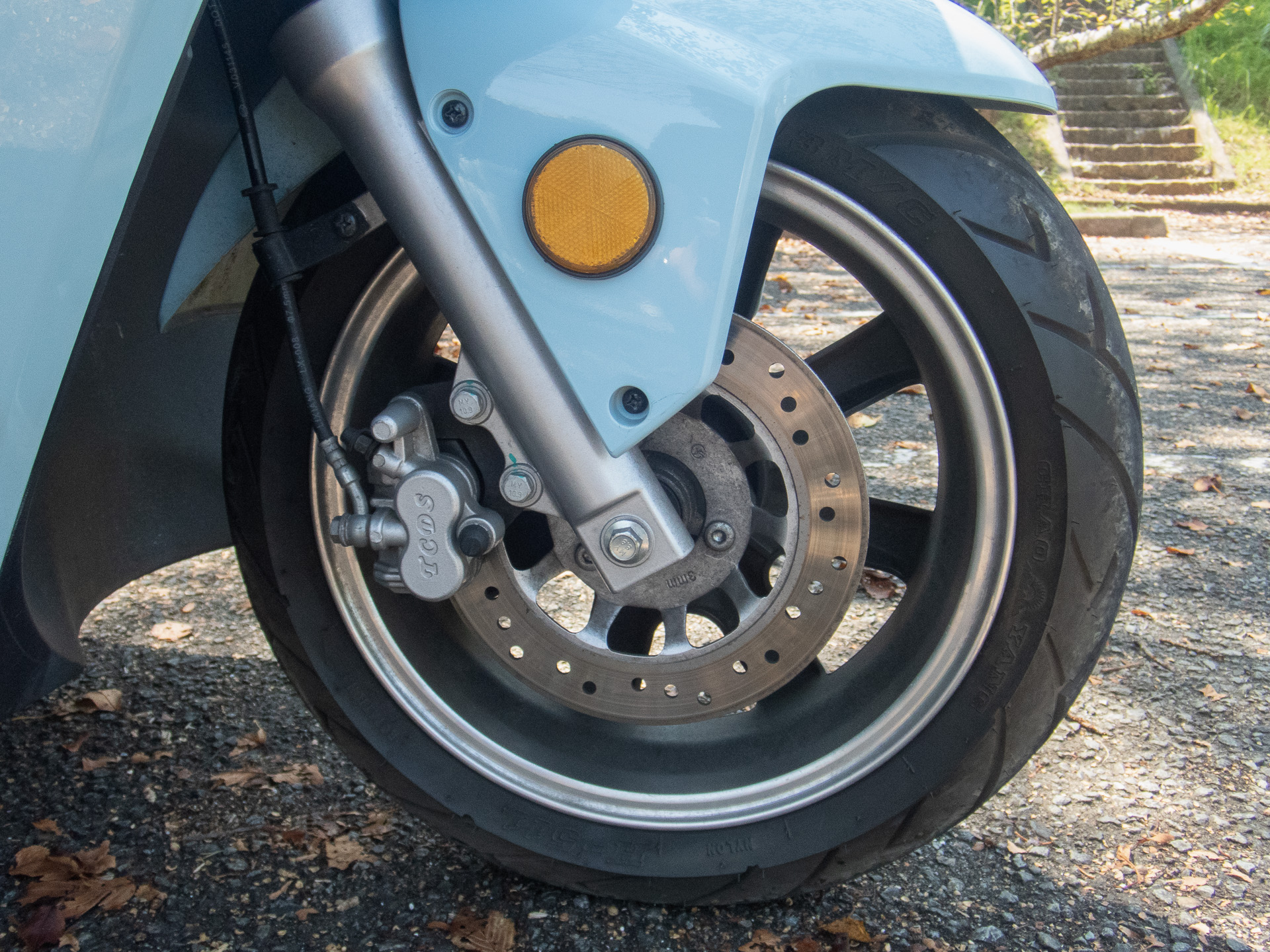 ホイールはフロント13インチ、リア12インチ。タイヤ交換をするとしても選択に困ることはないだろう