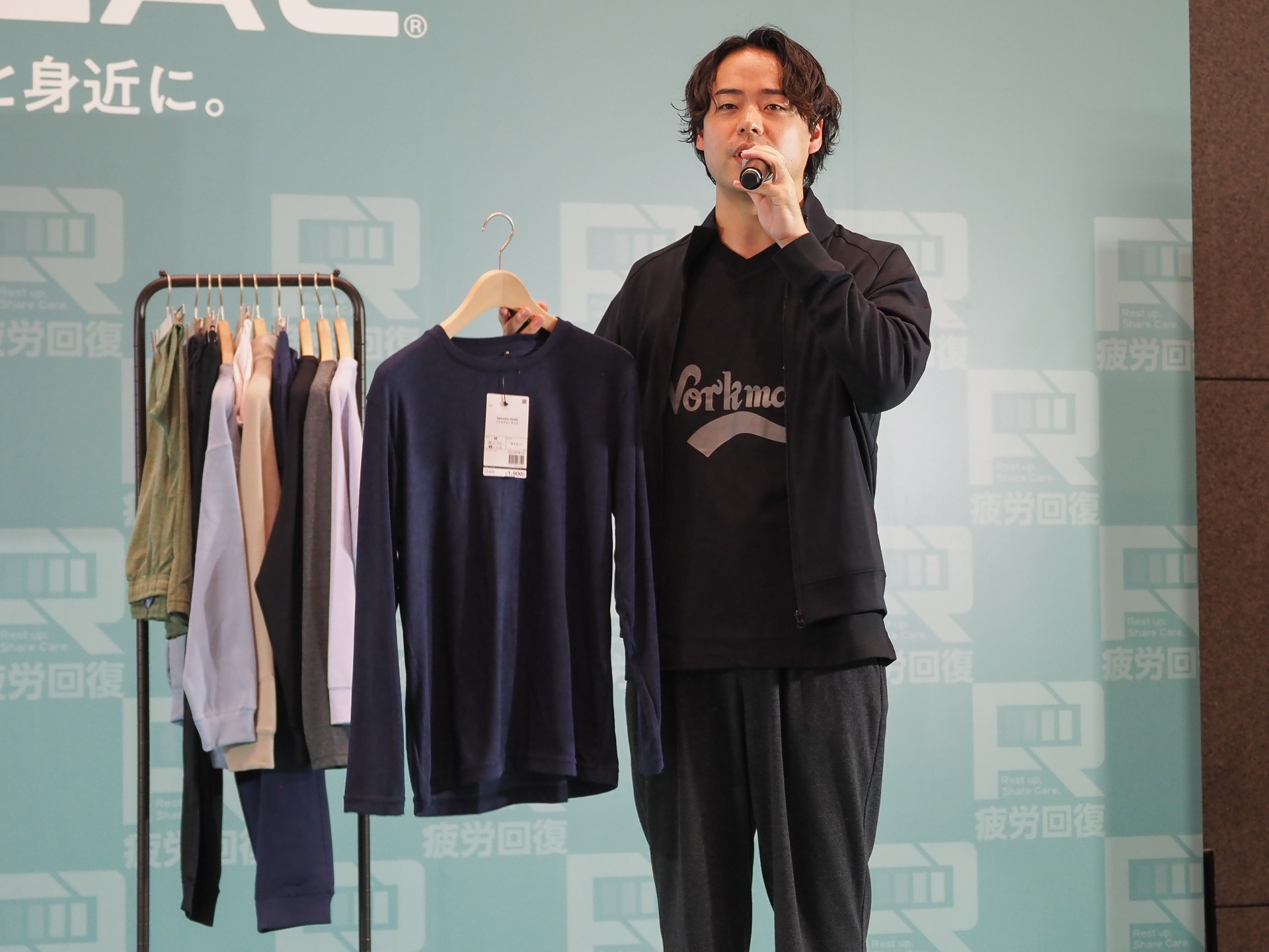 株式会社ワークマン 半田峻也氏。動きやすさも重視して、縫い目の1つ1つにもこだわり製品開発したという