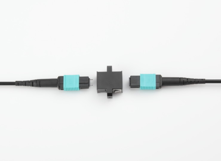 光ケーブルの接続アダプター