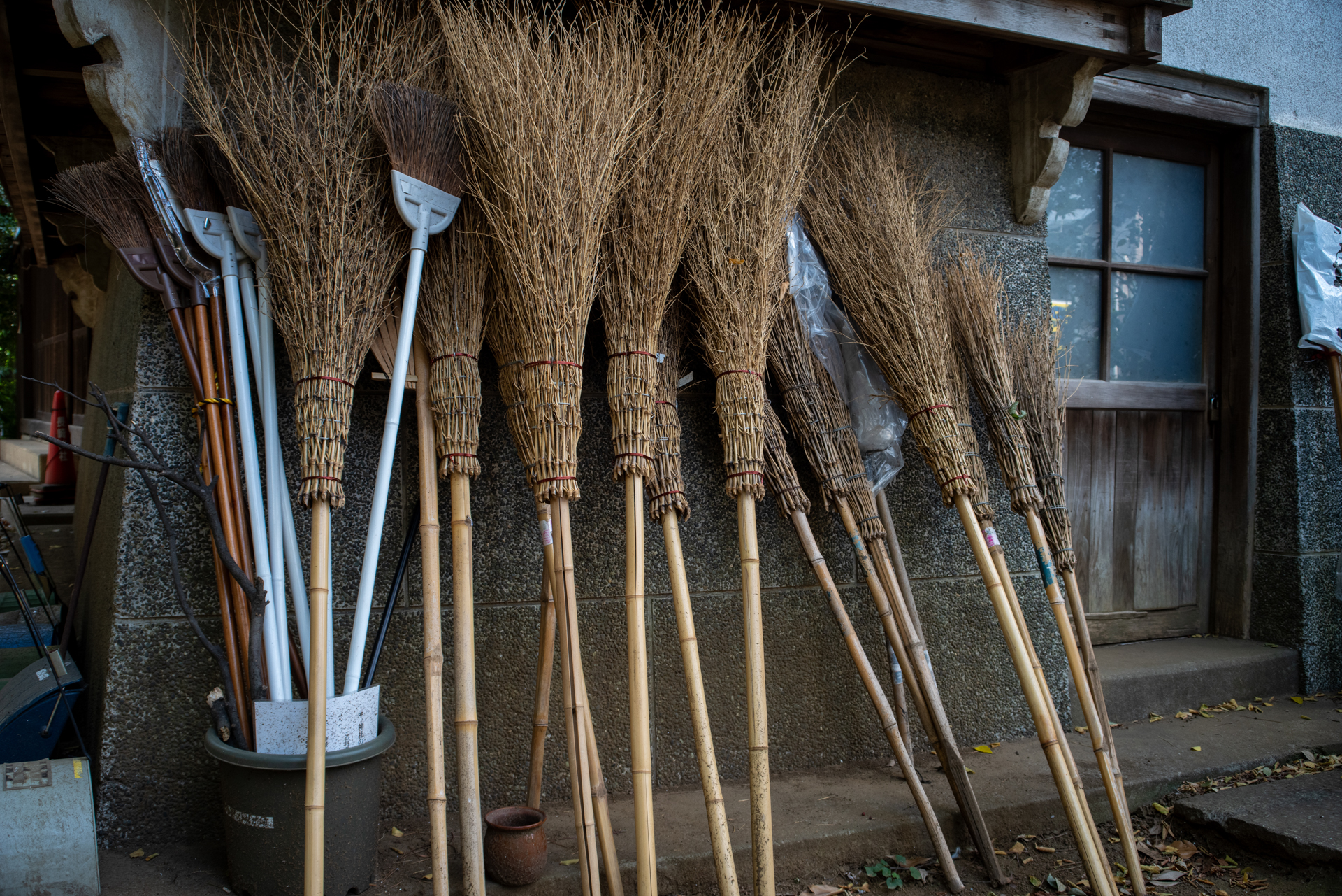 古いレンズなのに、線の細い描写をするので驚いたり。ワイド端ではタル型の歪曲がありますが、補正していません。<span class="fnt-85">PENTAX K-1 Mark II／シグマ ズームマスター35-70mm F3.5-4.5／35mm／絞り優先AE（1/50秒、F8.0、−1.3EV）／ISO 400</span>