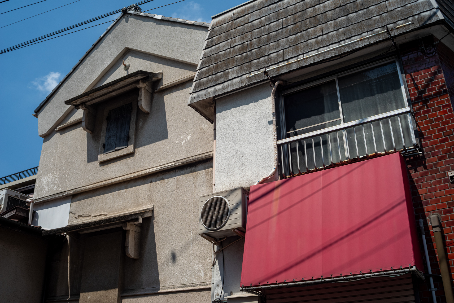 絞り込んできっちりした描写を狙います。目の前の家がそこにあるように。<span class="fnt-85">PENTAX K-1 Mark II／シグマ ズームマスター35-70mm F3.5-4.5／53mm／絞り優先AE（1/800秒、F10、−0.7EV）／ISO 400</span>