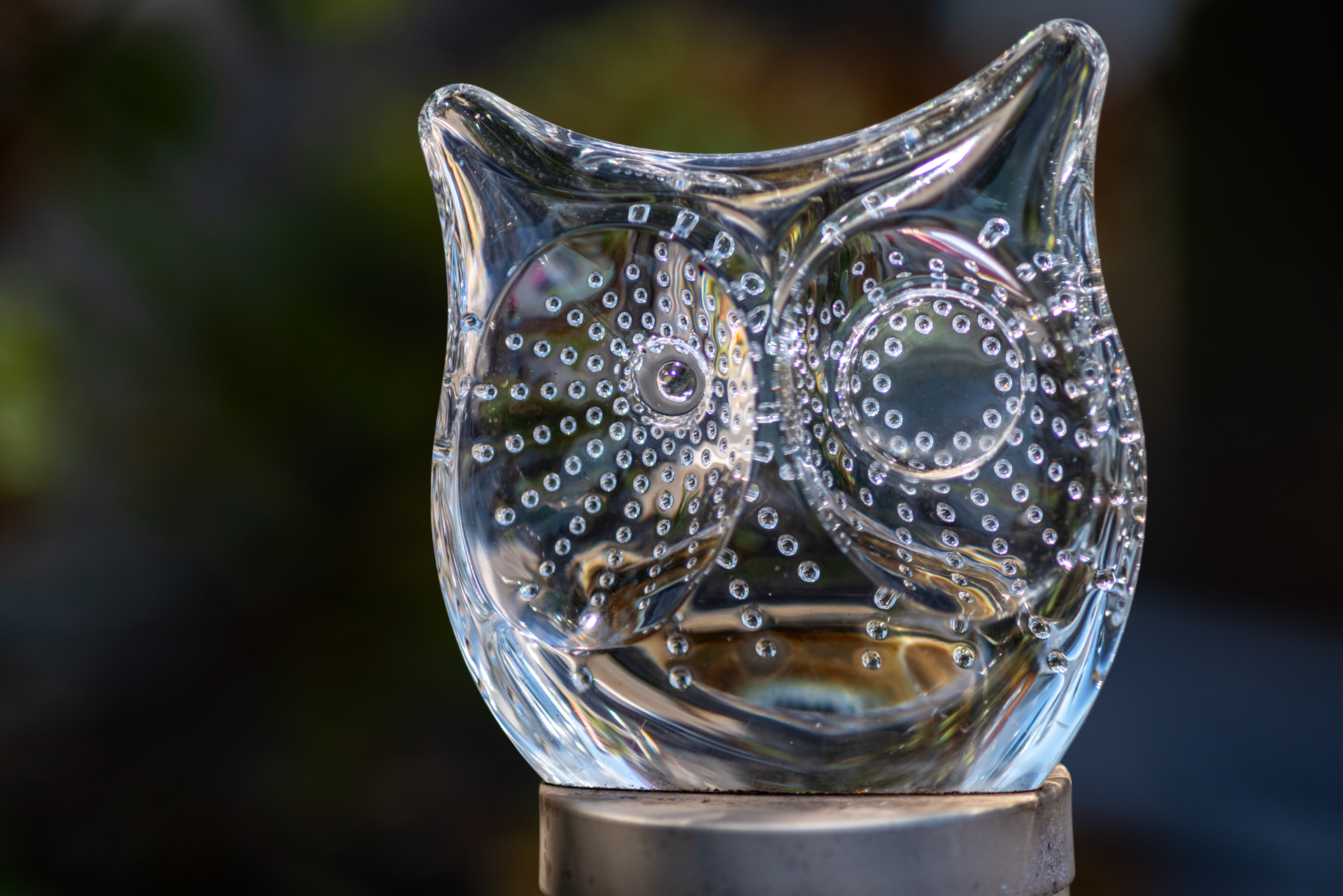 ガラスの質感もよい感じに描写します。仔細にみるとわずかにフリンジがあるのですが、アクセント程度と思えば気にならず。背景をボカさないとガラスが浮き立たないので、望遠で攻めてみました。<span class="fnt-85">PENTAX K-1 Mark II／smc PENTAX FA☆200mm F2.8 ED [IF]／200mm／絞り優先AE（1/2,500秒、F3.5、−1.3EV）／ISO 400</span>