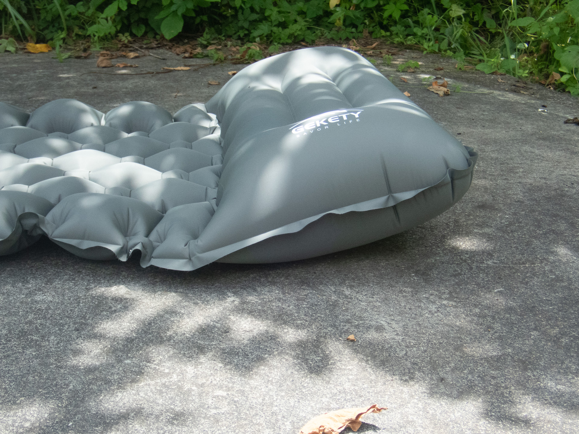 枕は高めで好みが分かれる