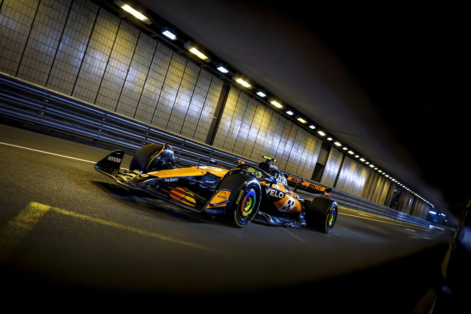 <span class="fnt-85">キヤノン EOS R1／RF35mm F1.4 L VCM／35mm／マニュアル露出（F1.8、1/32,000秒）／ISO 10000／WB：太陽光</span>