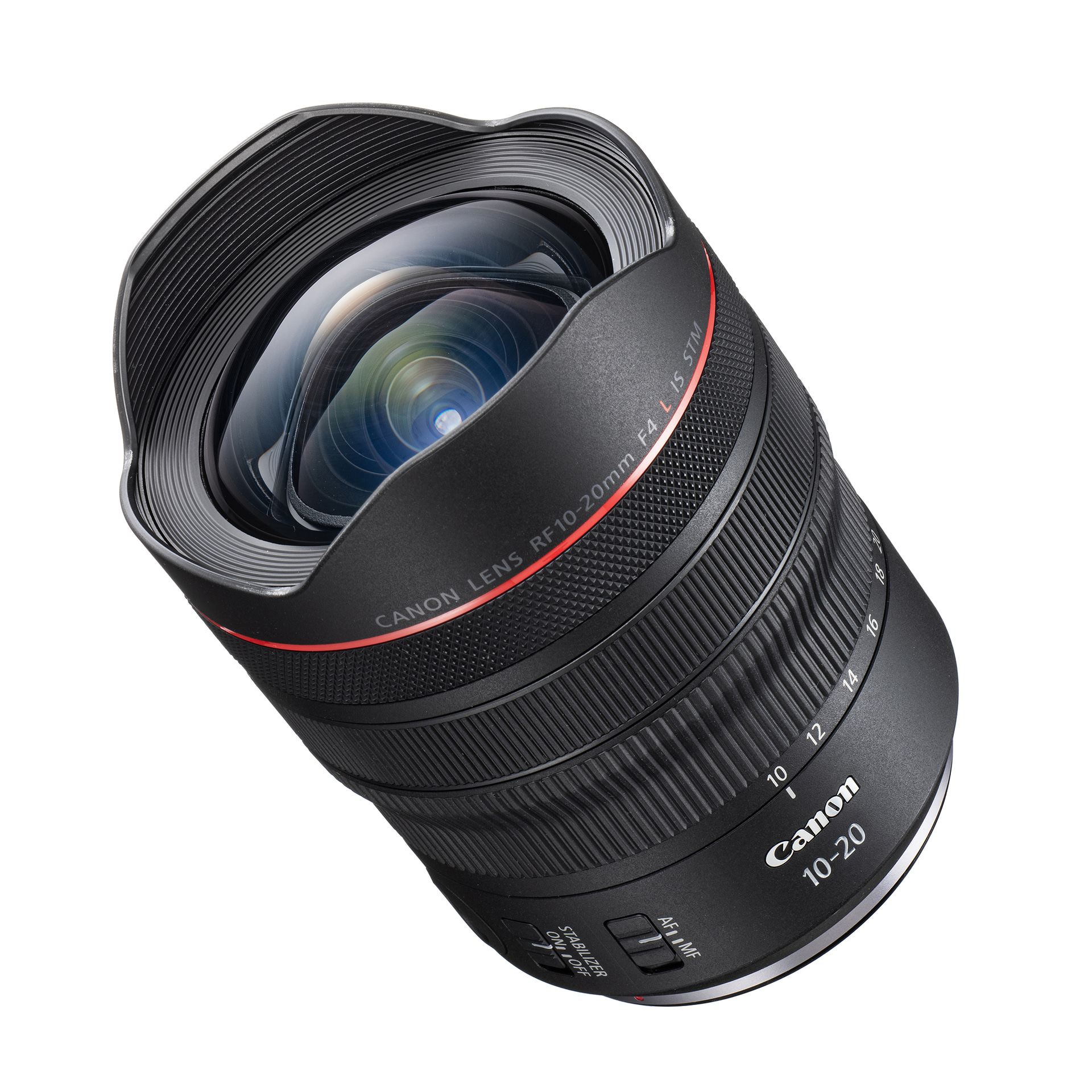 <span class="fnt-110"><b>RF10-20mm F4 L IS STM</b></span><br>10mmという画角で、しかも小さくて軽いというのは超広角好きの僕のニーズにピッタリ！ 前玉が小さいため、大きめの金網に差し込んで使えることも大きな利点だ