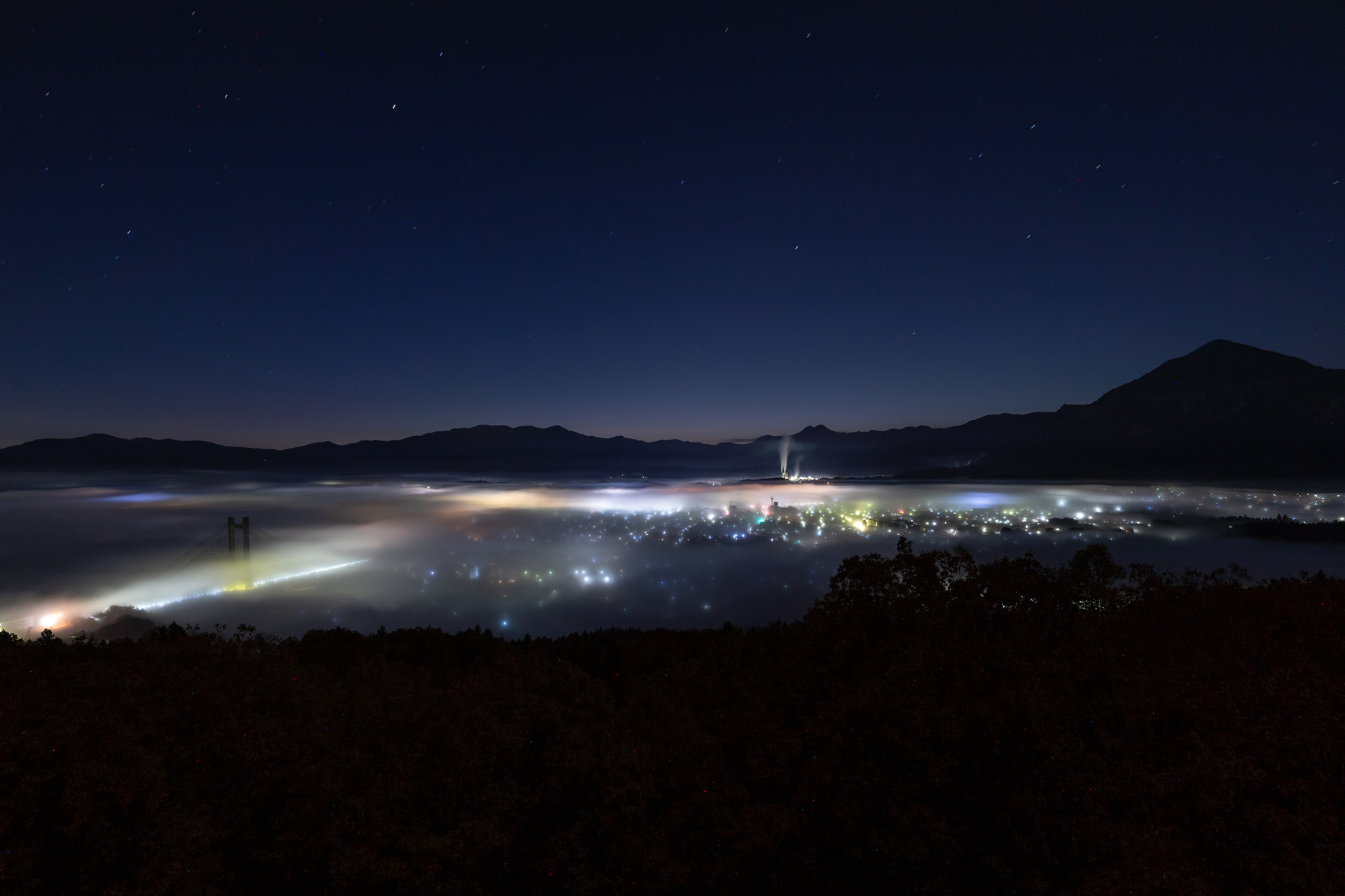 <b>［設定：ノイズリダクション ＋1／レンズオプティマイザ －2］</b><br><span class="fnt-85">キヤノン EOS R6／RF15-35mm F2.8 L IS USM／15mm／マニュアル露出（F10、60秒）／ISO 100／WB：オート</span>