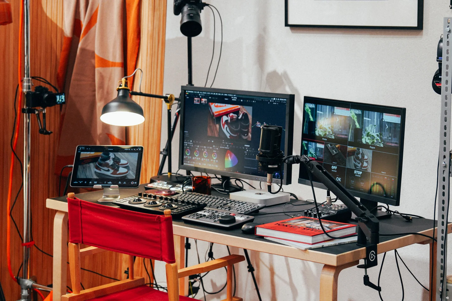 編集・配信デスクエリア