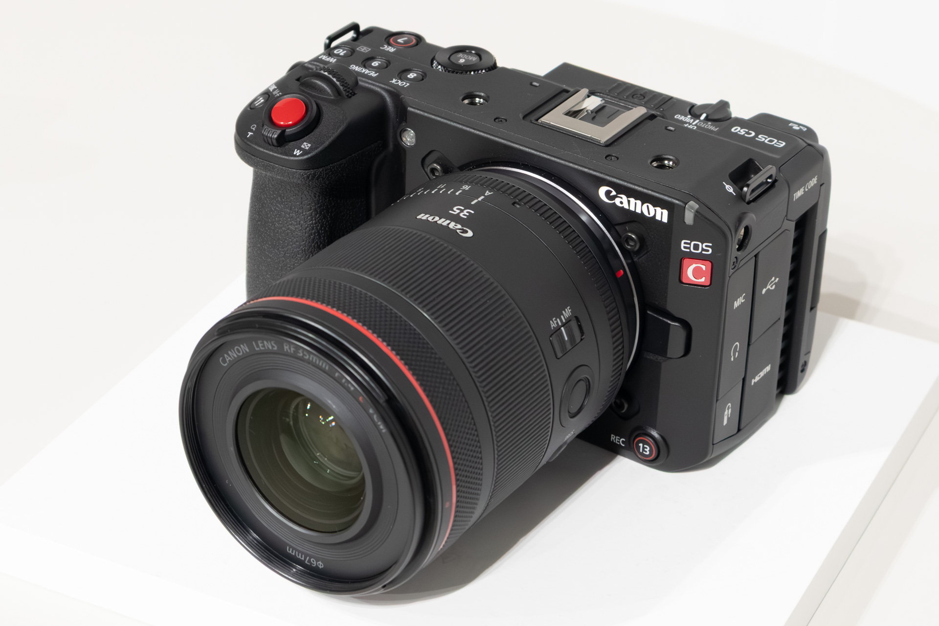 上部や側面に1/4ネジ穴を備える