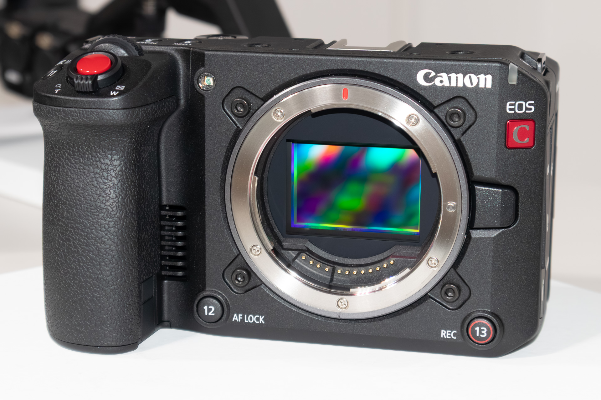 フルサイズセンサーを搭載