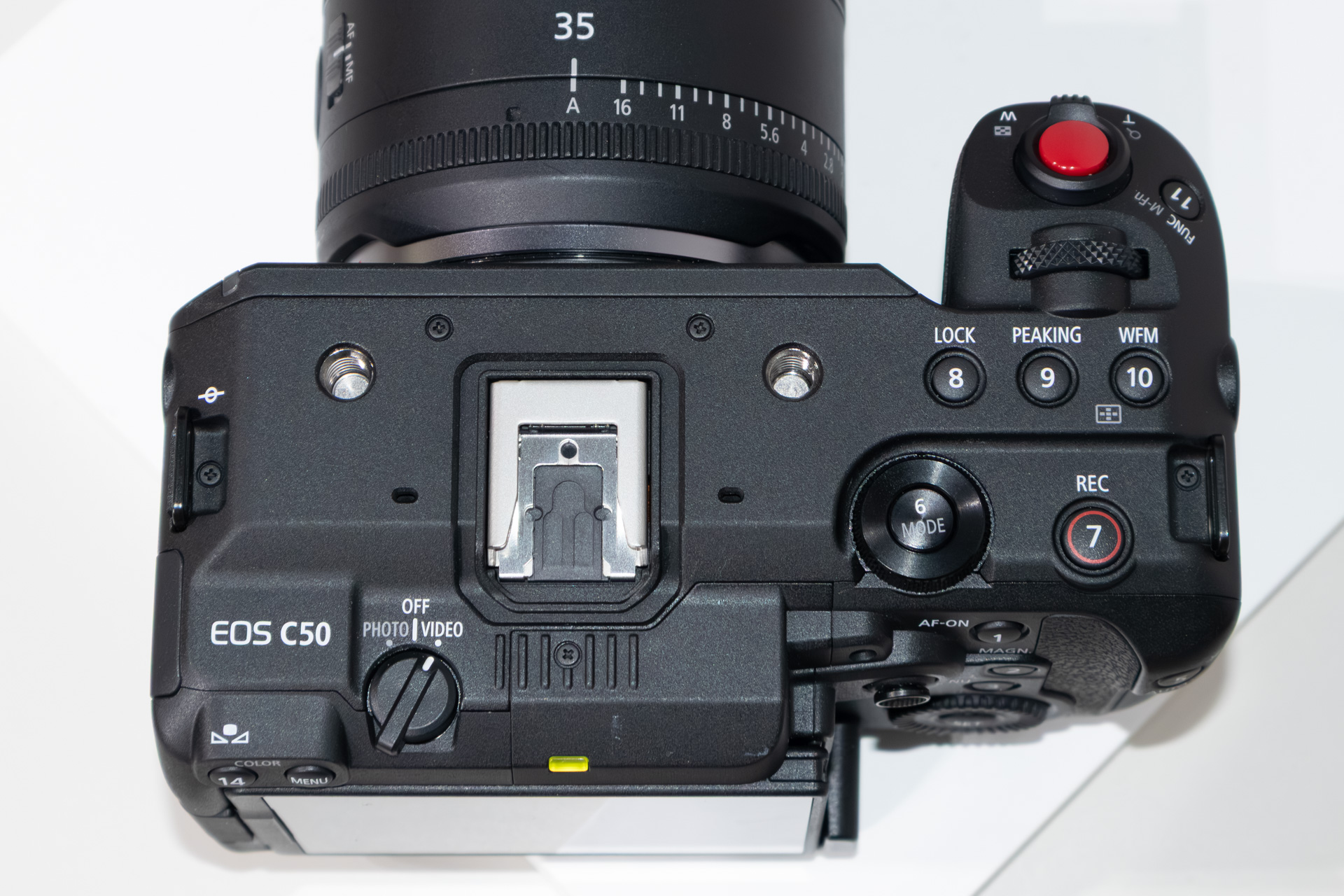 動画と静止画はスイッチでモードを切り換える