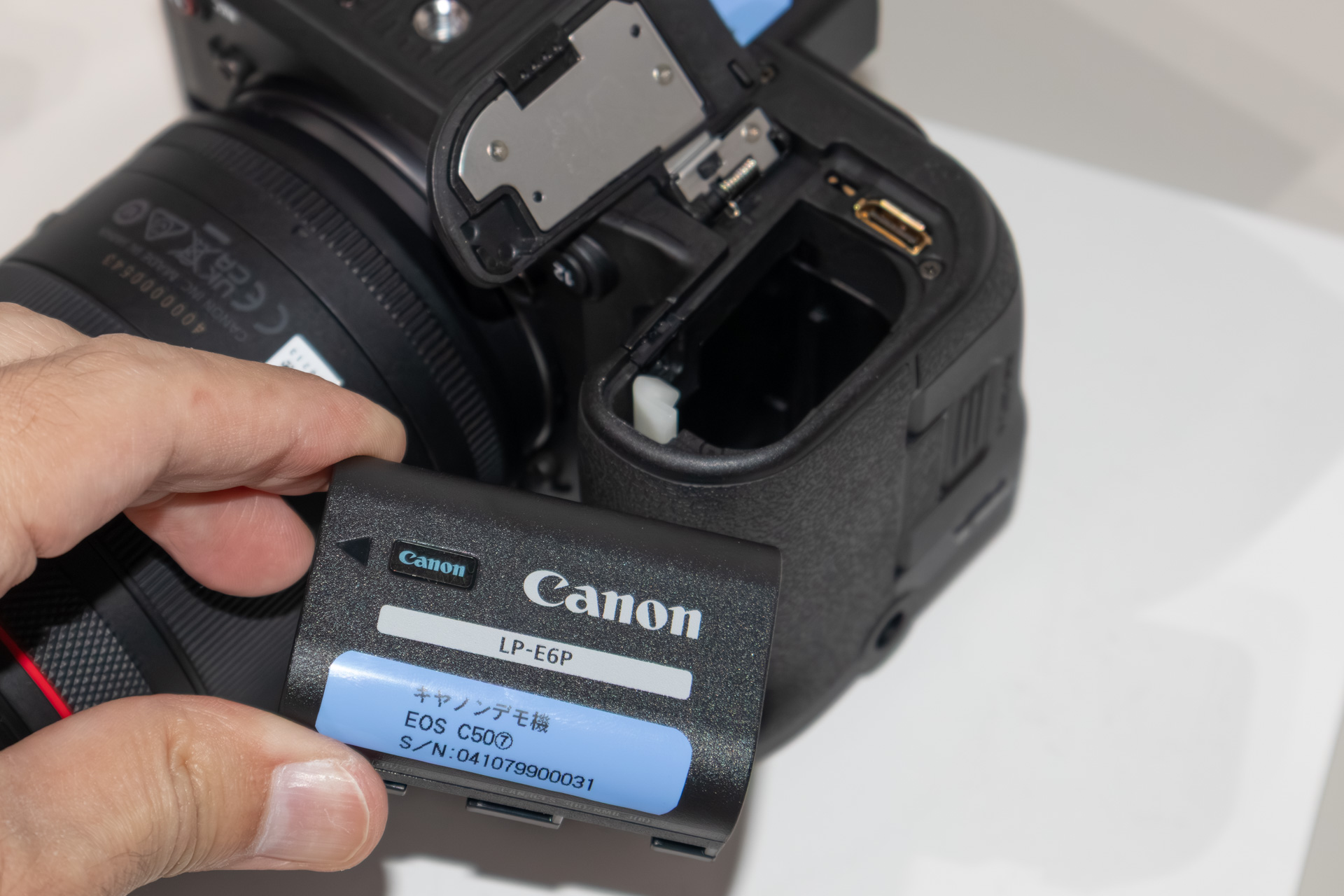 バッテリーはLP-E6P
