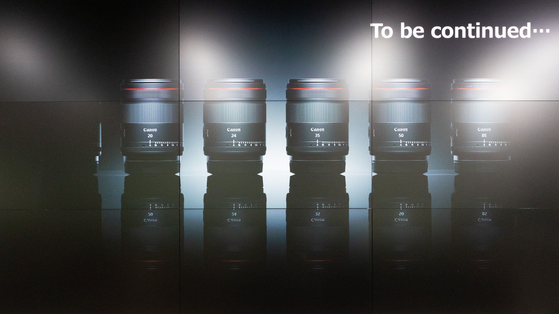 左端に少し見える形で新レンズが予告された