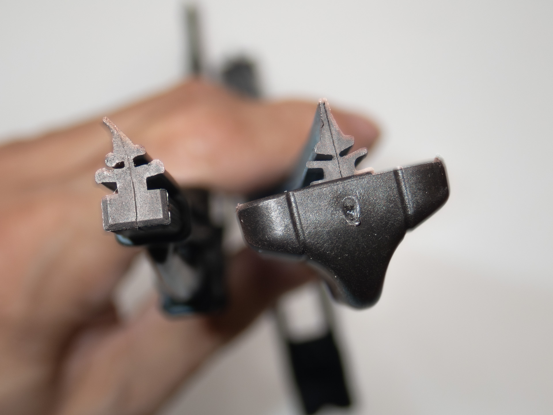 断面を先端から見る。ブレードの幅が大きく違うことがわかる