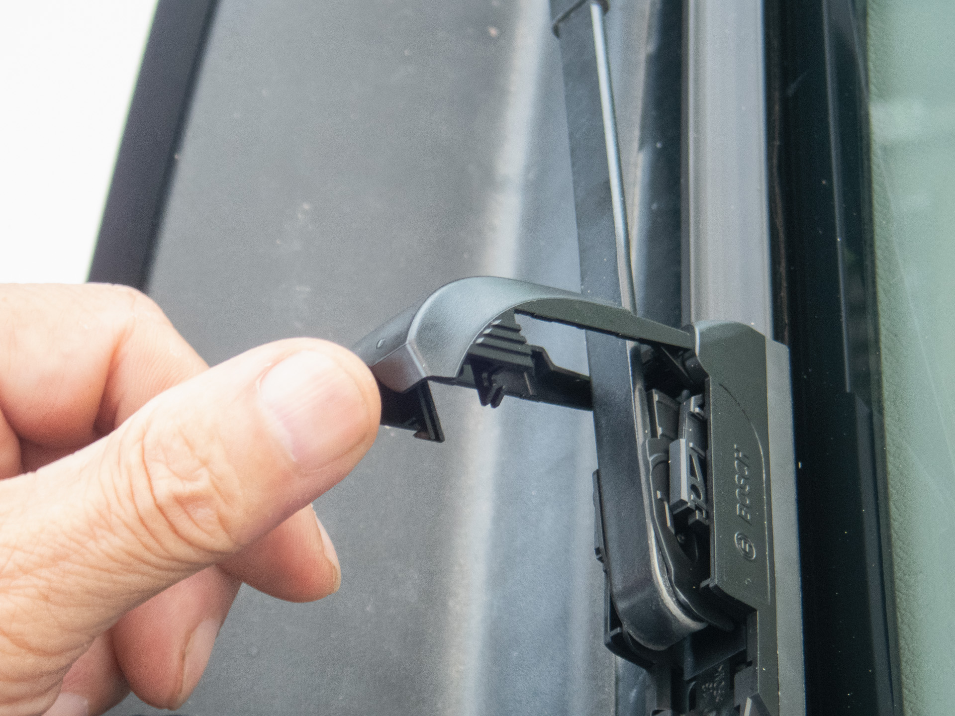 エアロツインはコネクタ部のカバーを開けて脱着