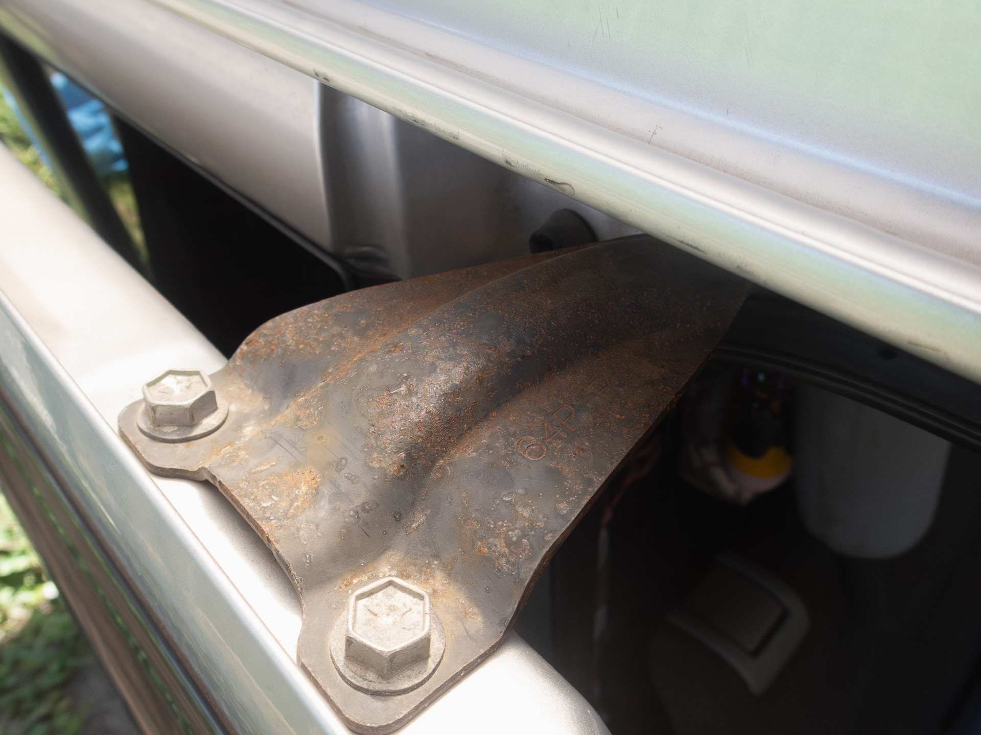 スライドドアの上部ヒンジ