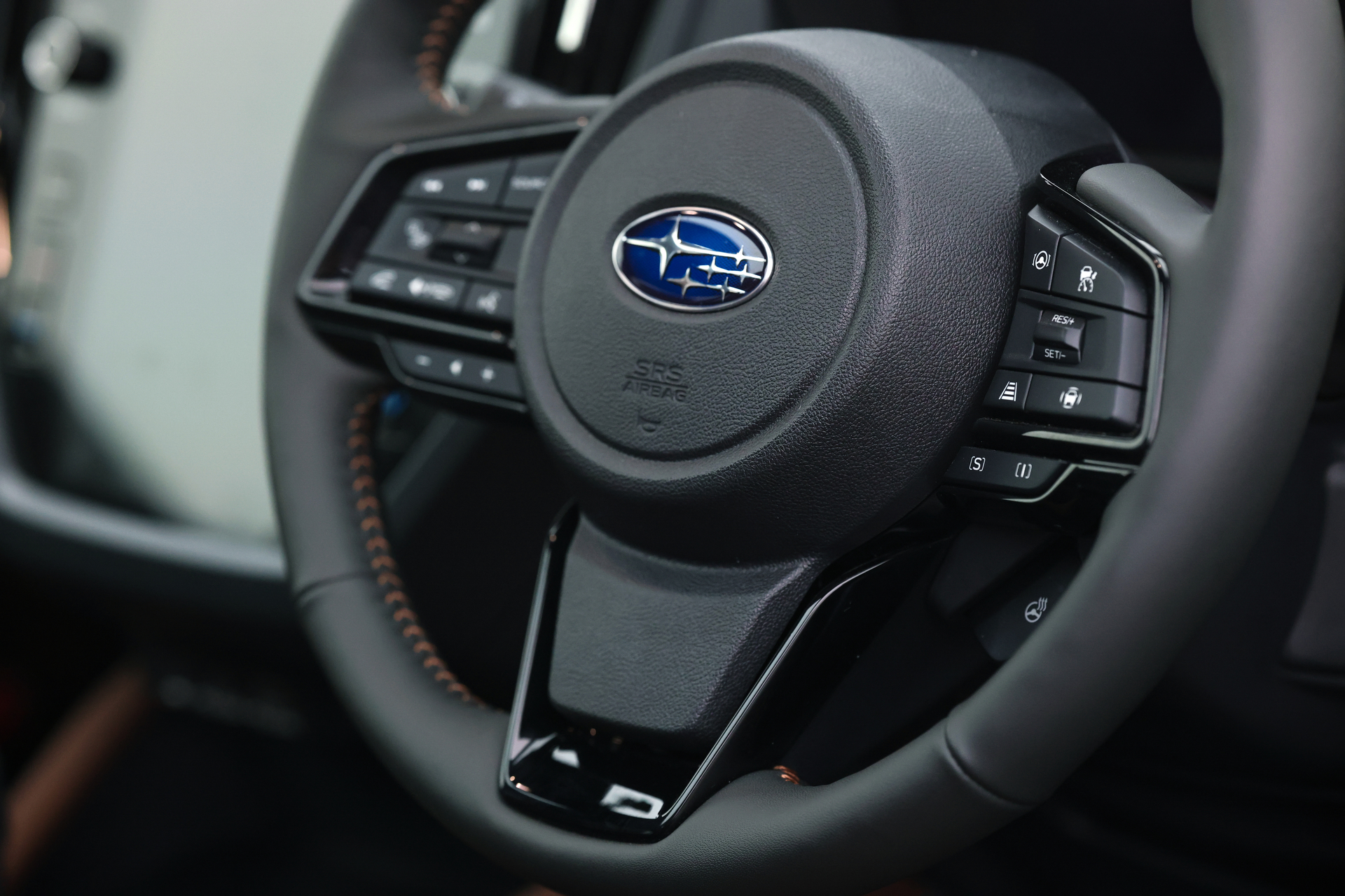 キヤノン EOS R1／RF135mm F1.8 L IS USM／135mm／絞り優先AE（1/200秒、F4）／ISO 5000