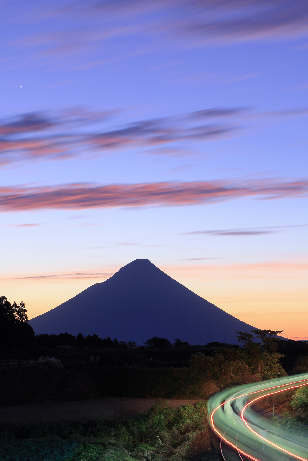 これまでは高画質を維持するために、高ISO感度にせずに列車を光跡にしたり、ぶらしたりしていたが、列車を止めて撮るという選択肢が増えるのはとてもうれしいことだ