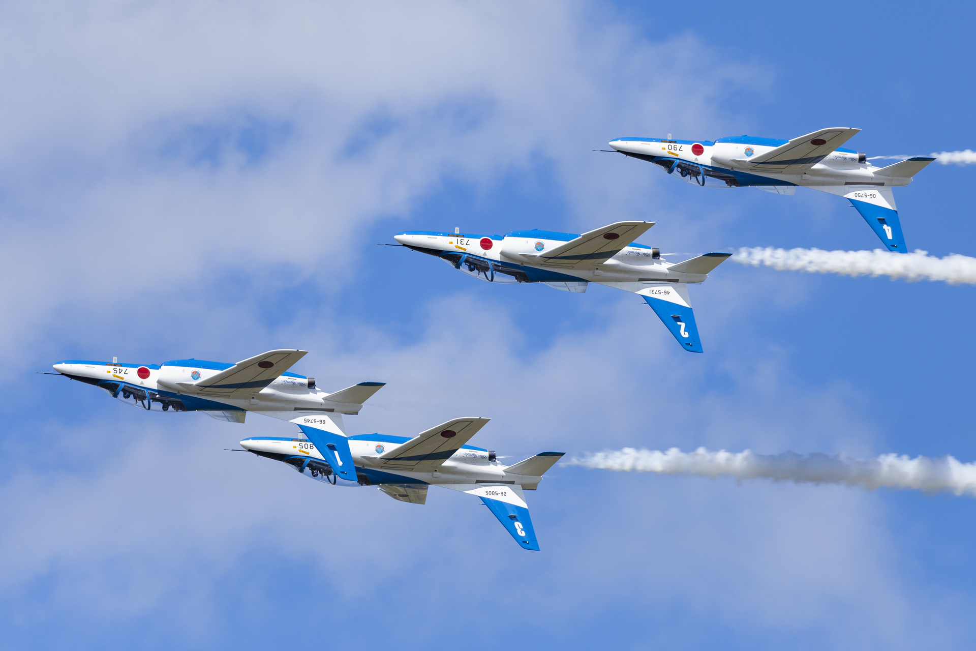 4シップ・インバート<br>基地によって光の条件が違い、三沢基地は順光のため青と白の塗装がきれいに撮影できる（2017年撮影）