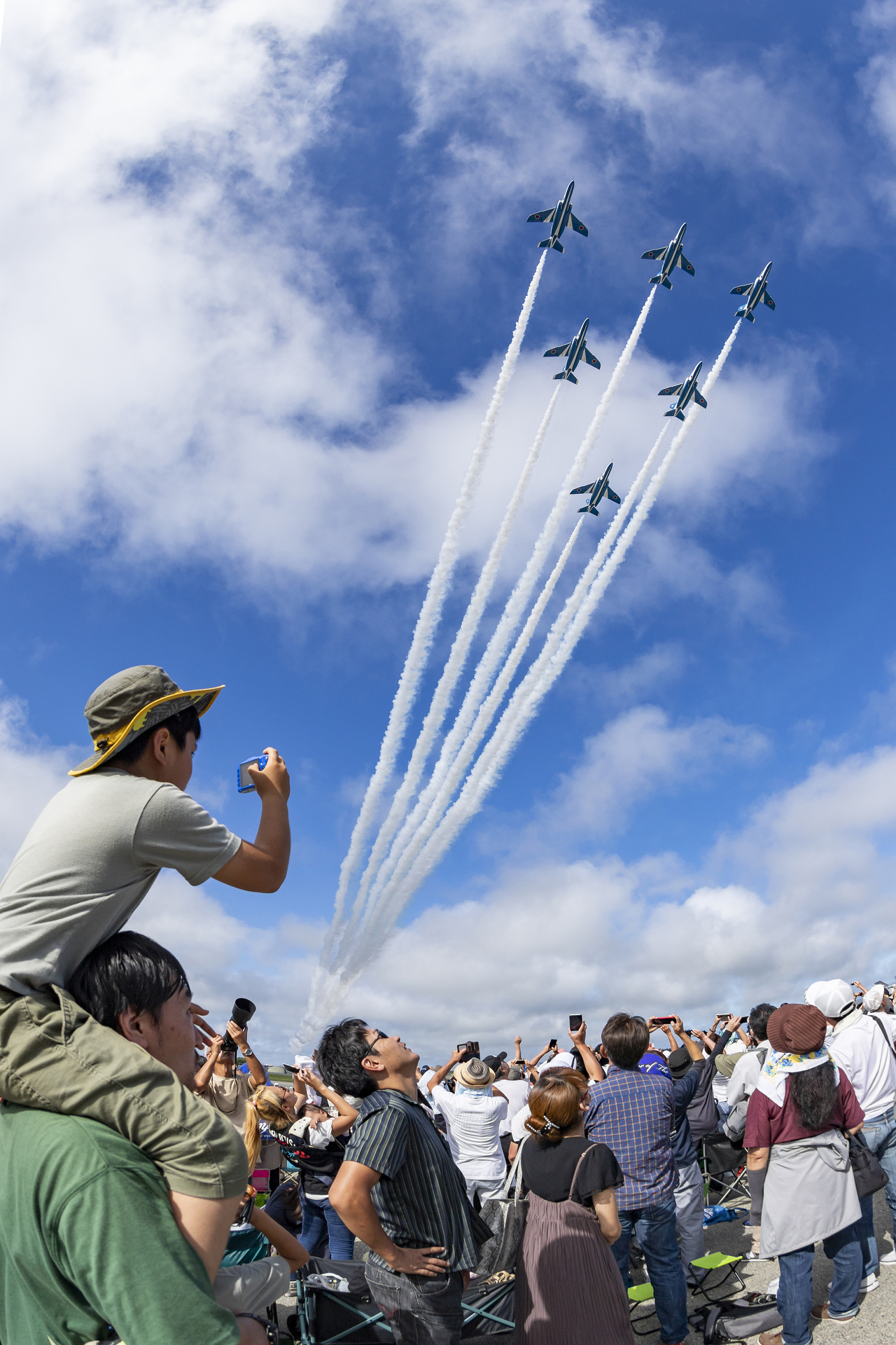 雲の影響でアクロはできなかったものの、高速で駆け抜けるハイスピード・ローパスの連続で会場が沸き立った（2023年撮影）