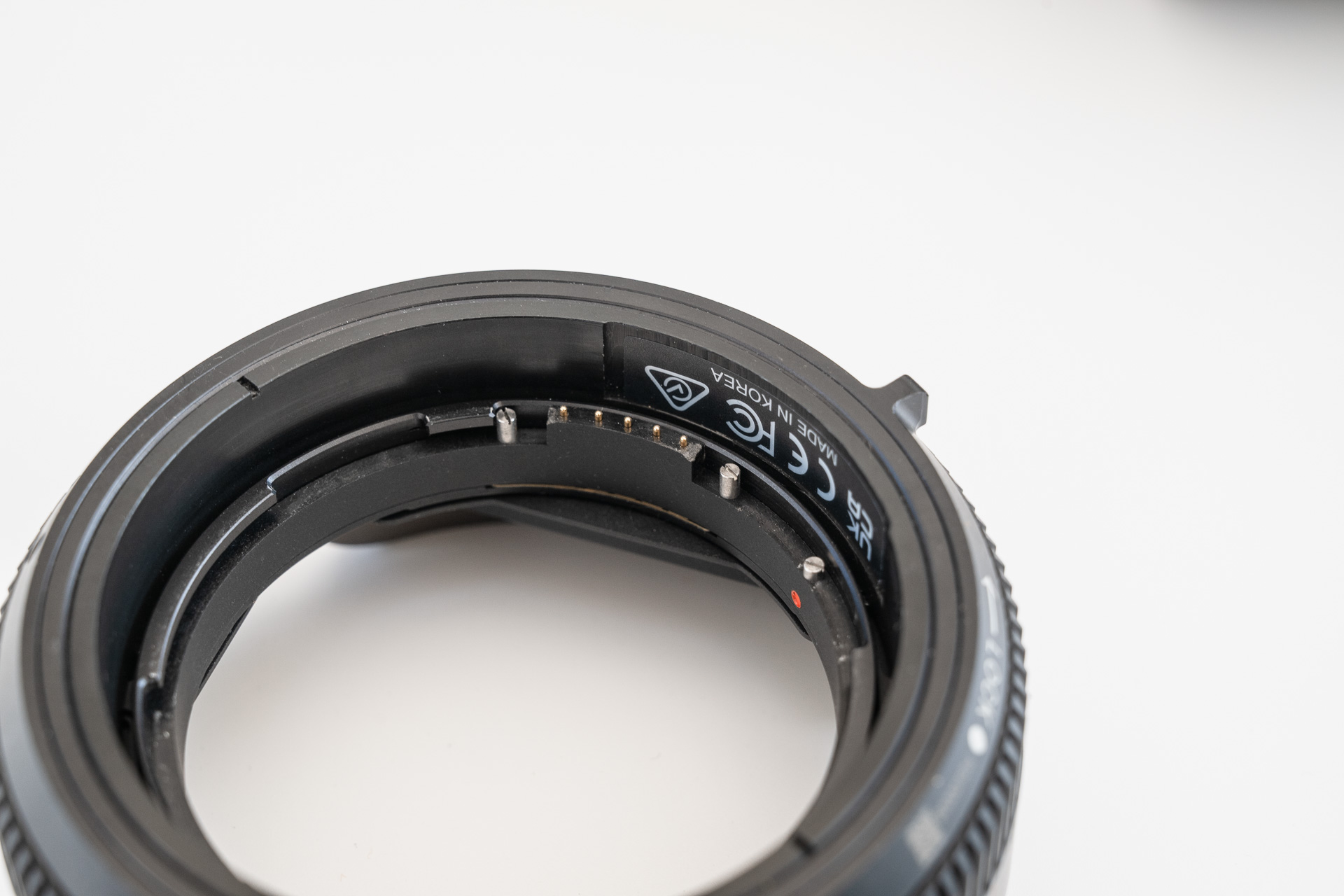 マニュアルフォーカスアダプターの接点とマウント