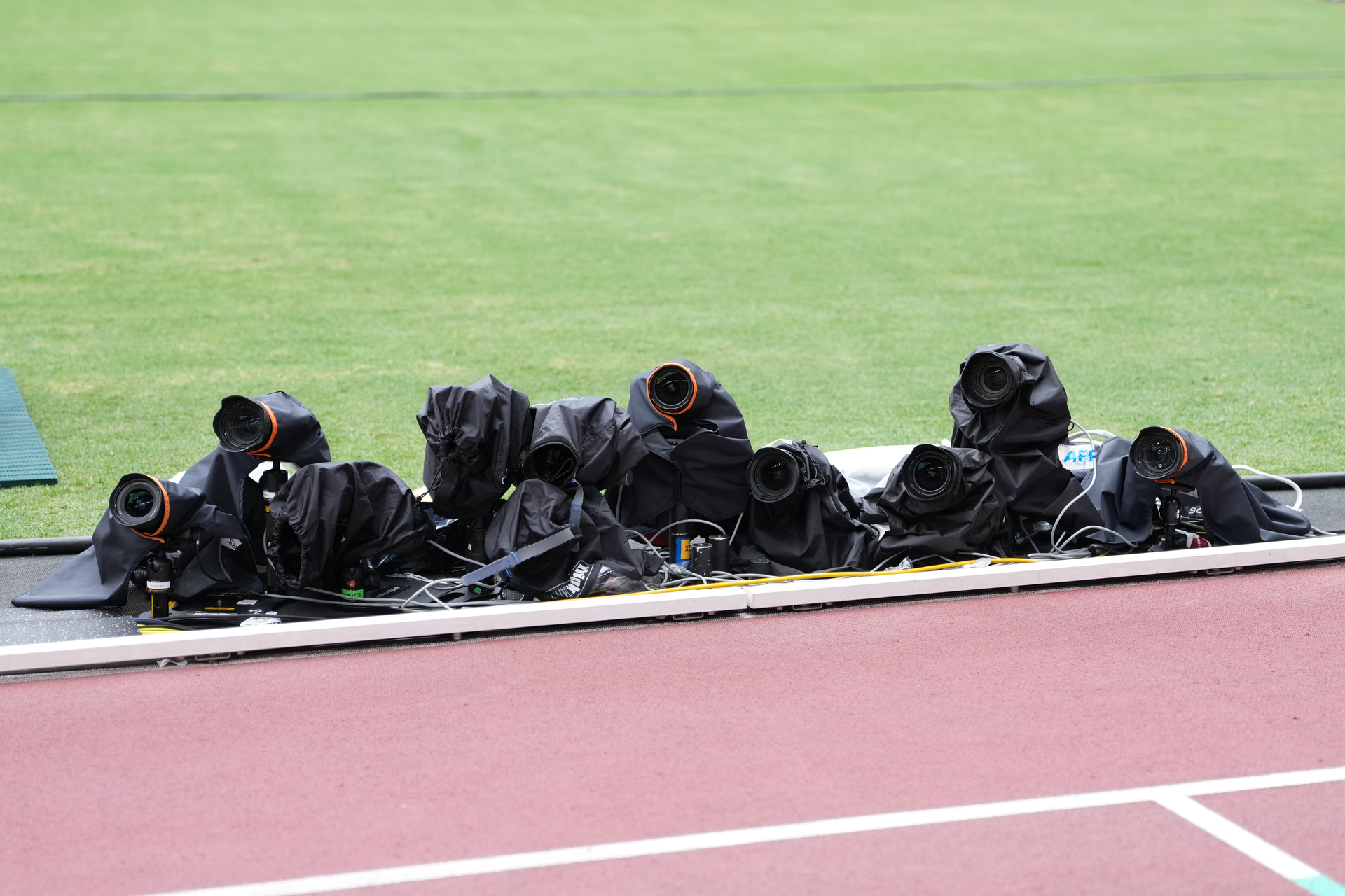 ゴール周辺にも報道機関などがリモートカメラを並べていた