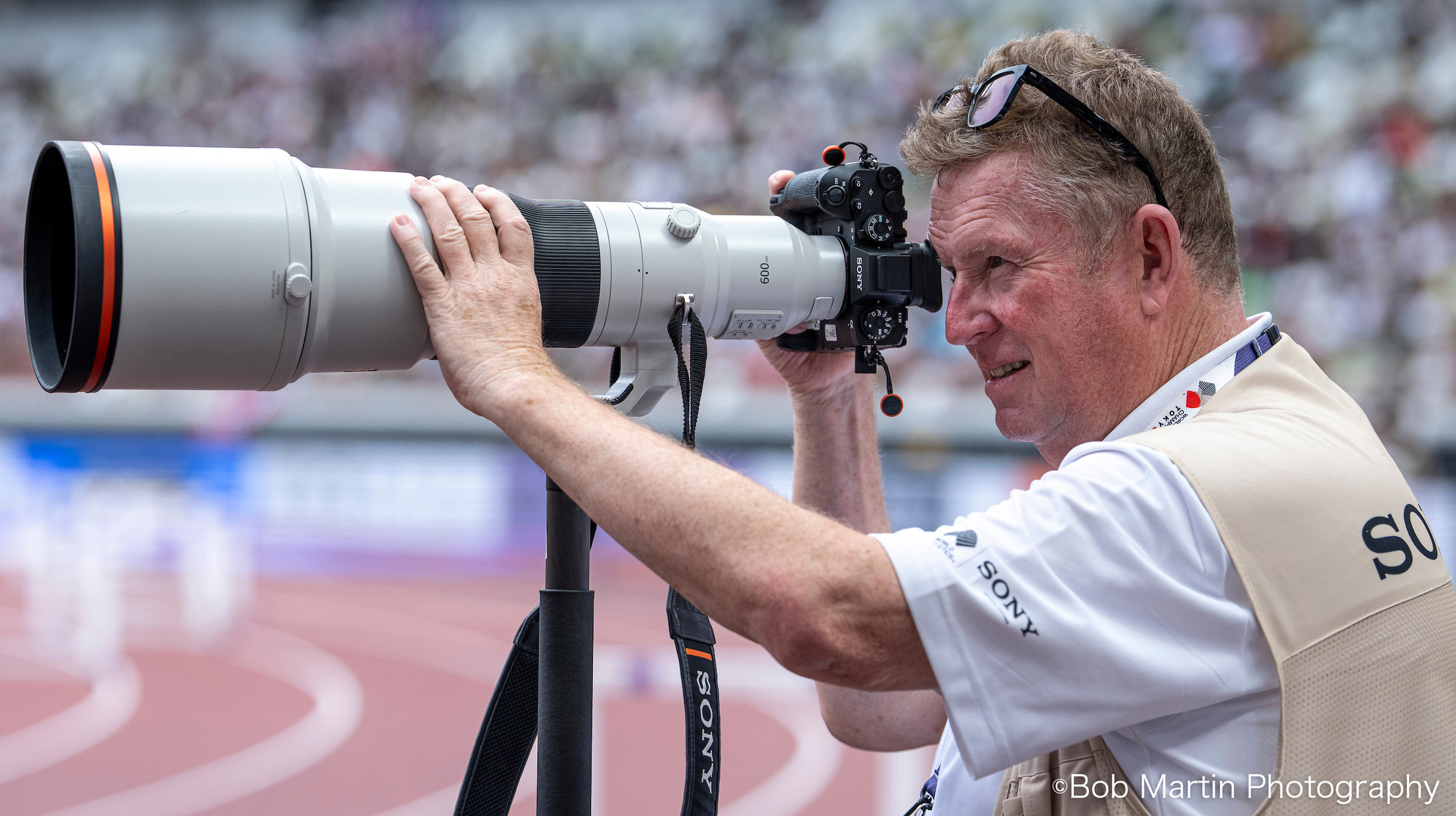 FE 600mm F4 GM OSSを使うボブ・マーティン氏（提供：ソニー）