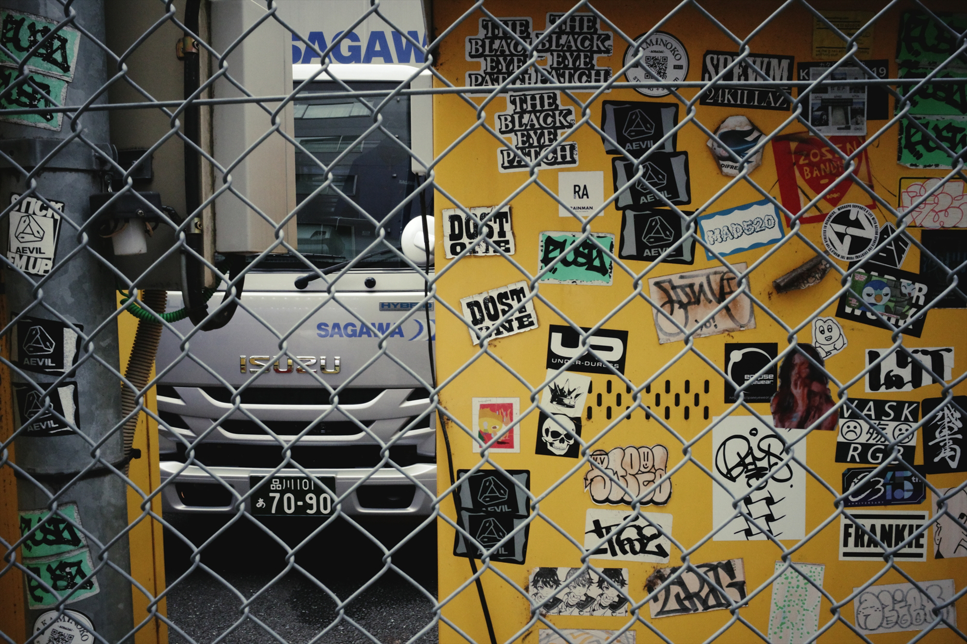 GR IV／18.3mm（28㎜相当）／スナップ撮影距離優先AE・1.5m（F11、1/30秒）／ISO 3200／WB：AWB／イメージコントロール：シネマ調（Y）